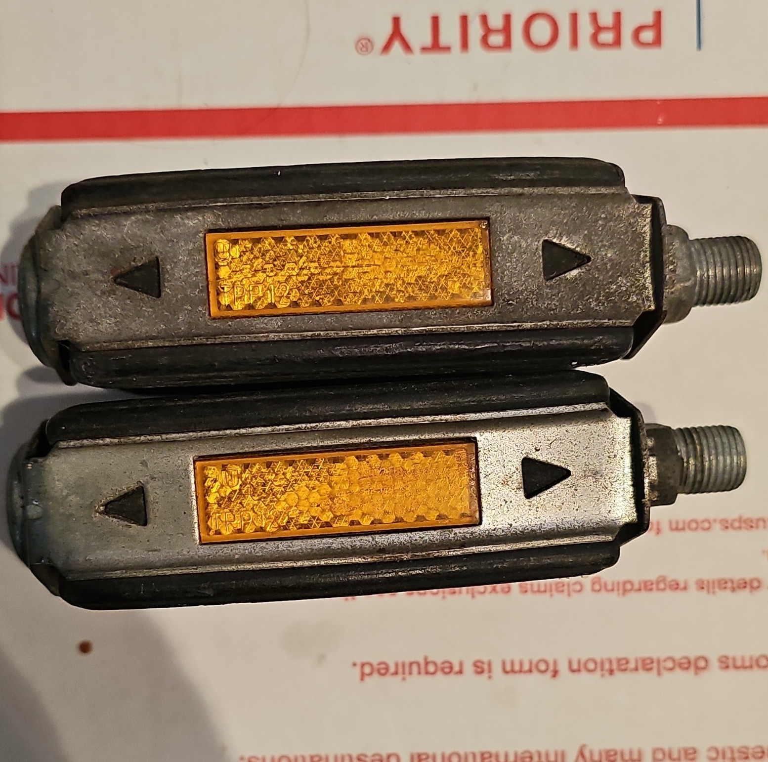 Union UX Flat Platform Bicycle Pedals Black/Silver 1/2in w/ Amber Reflectors