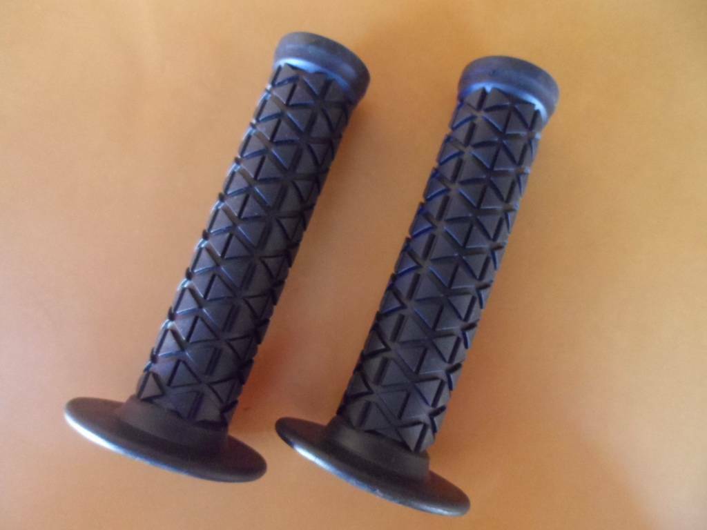 New BICYCLE GRIPS BLACK DIAMOND TRIANGLE KIDS FIXIE BMX CRUISER BMX LOWRIDER MTB