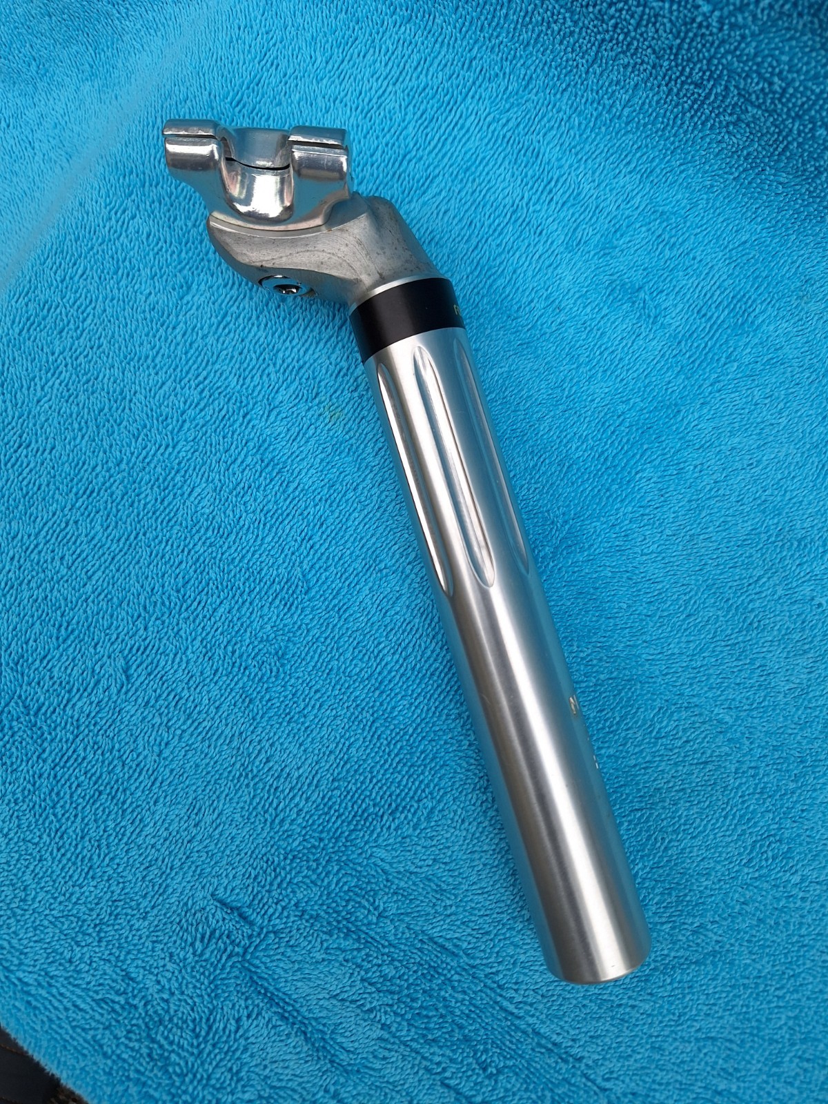 NOS SR Sakae Laprade Fluted Aluminum Seatpost 26.8 mm / Silver
