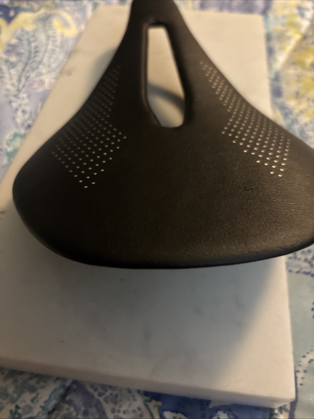 Light Thin Unbranded Saddle