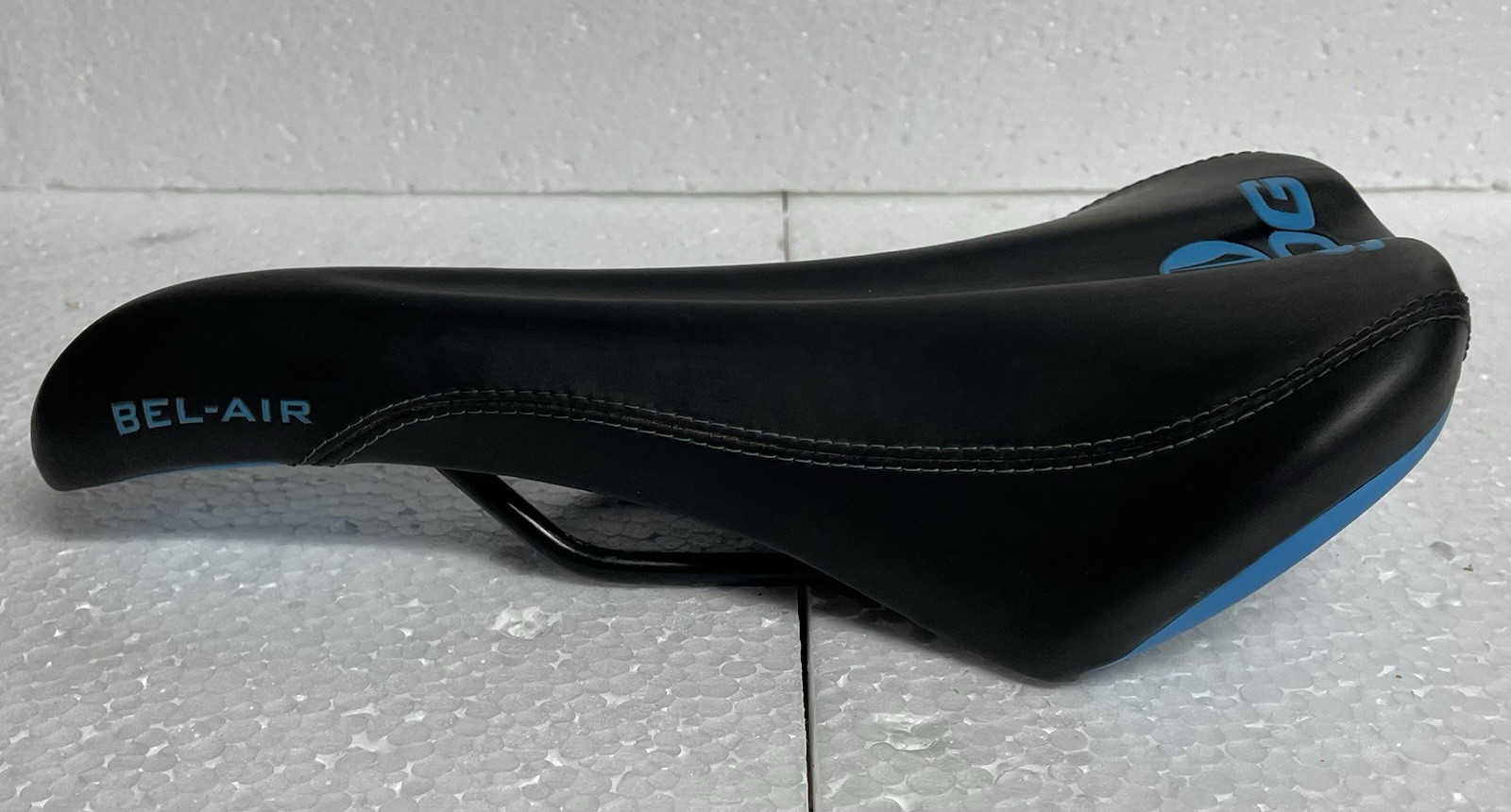 SDG Bell-Air Bicycle Saddle Black / Blue Leather