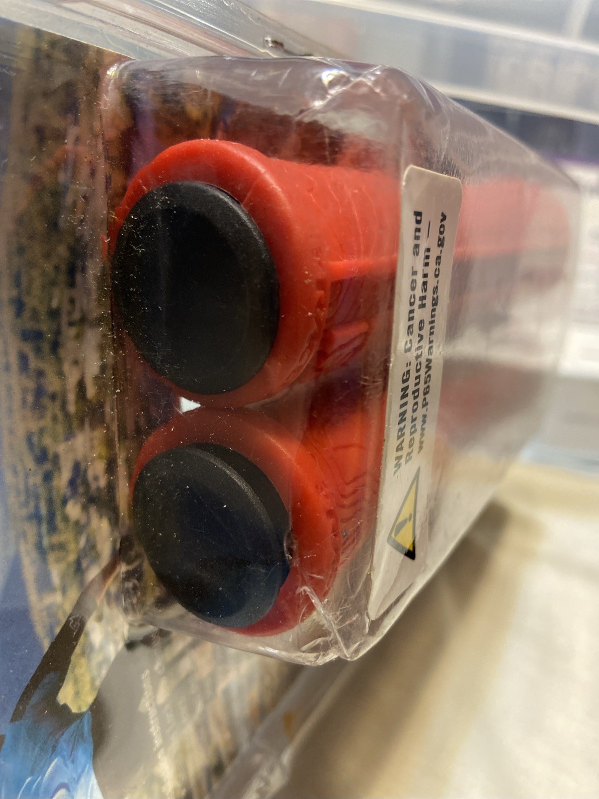 RaceFace Half Nelson Grips – Red, Lock-On (NEW-IN PKG) AC990060