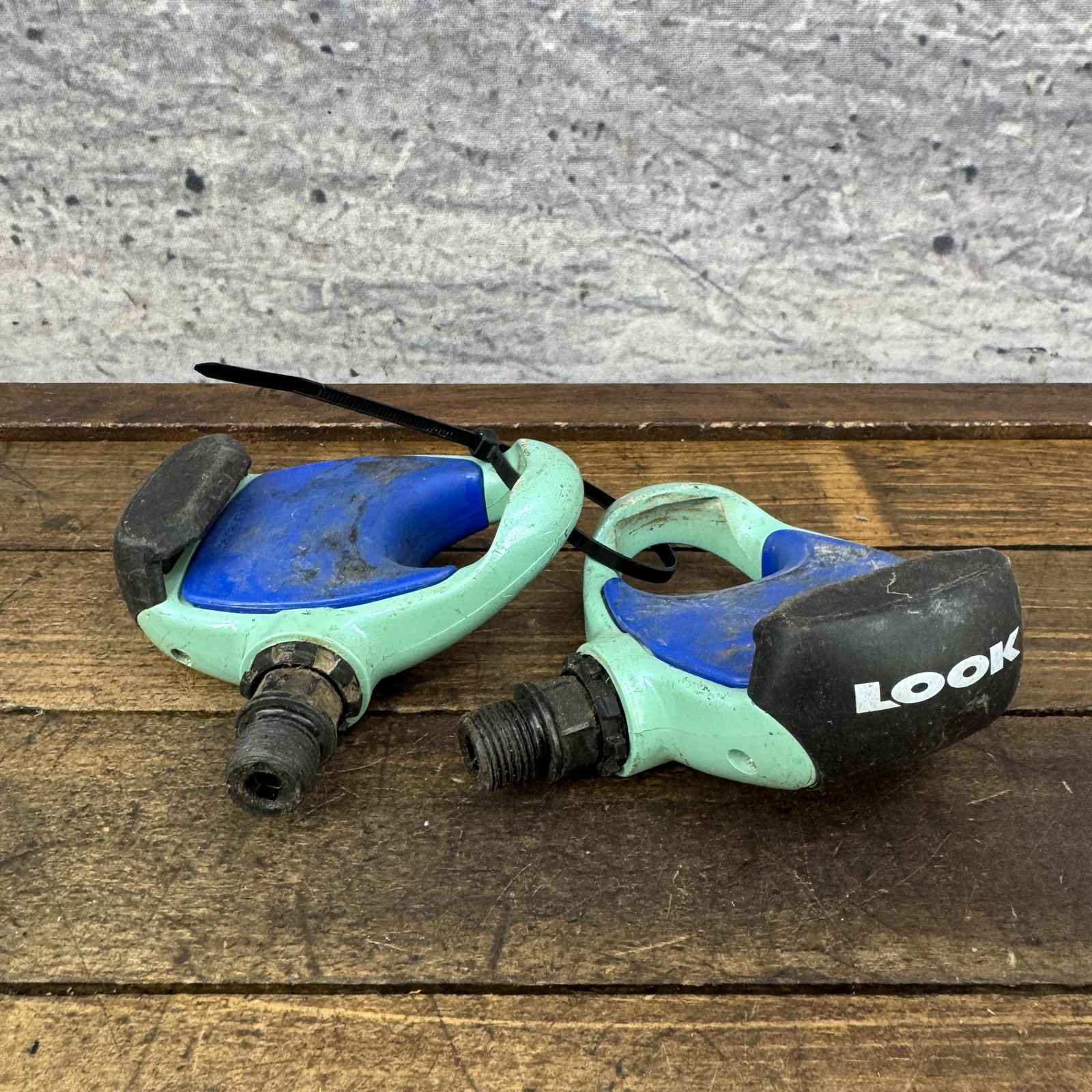 Vintage Look Clipless Road Bike Pedals Celeste Green Blue 9/16 340g Used