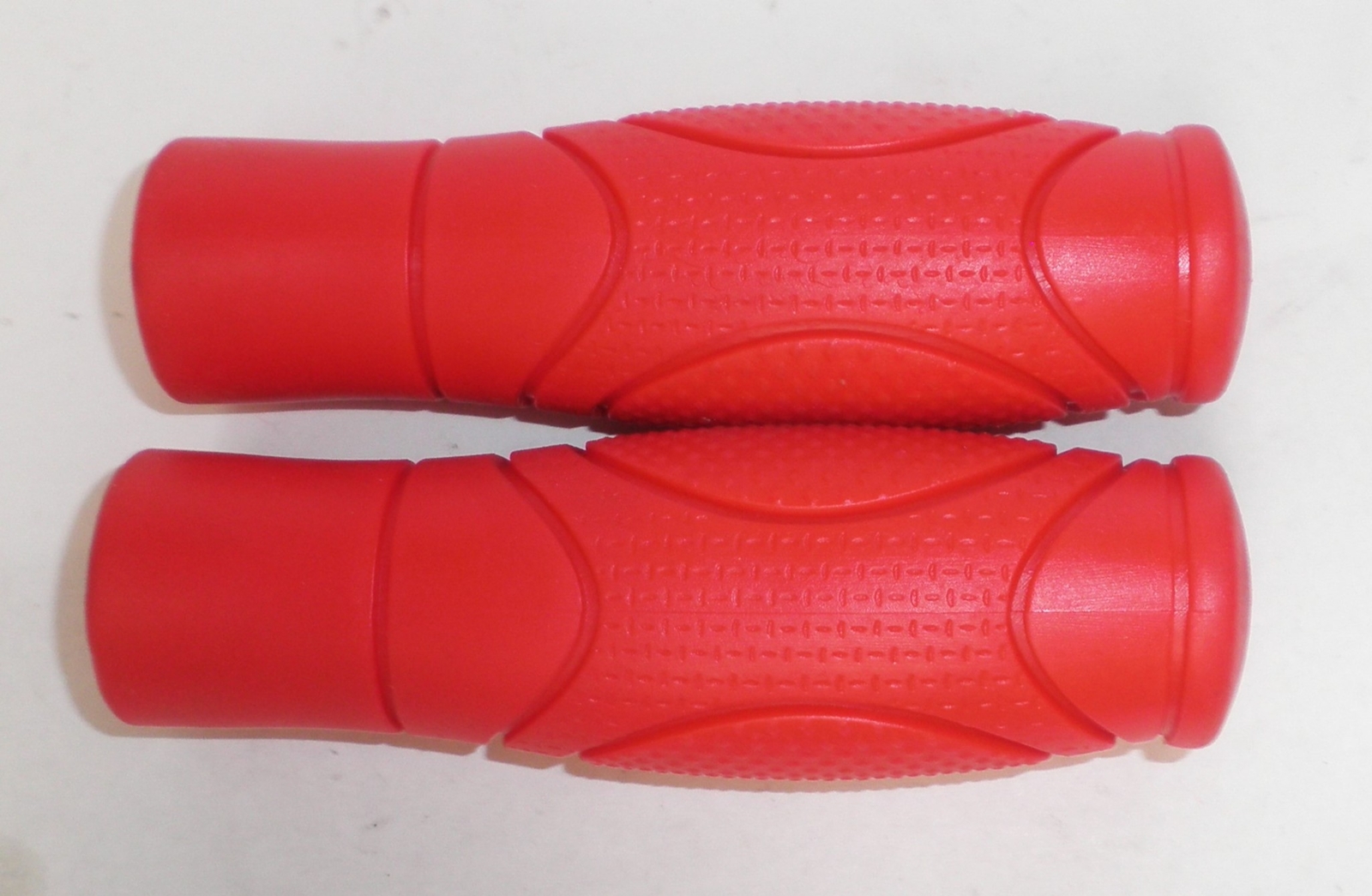 RED RUBBER BICYCLE HANDLEBAR GRIPS BIKE PARTS 336-1