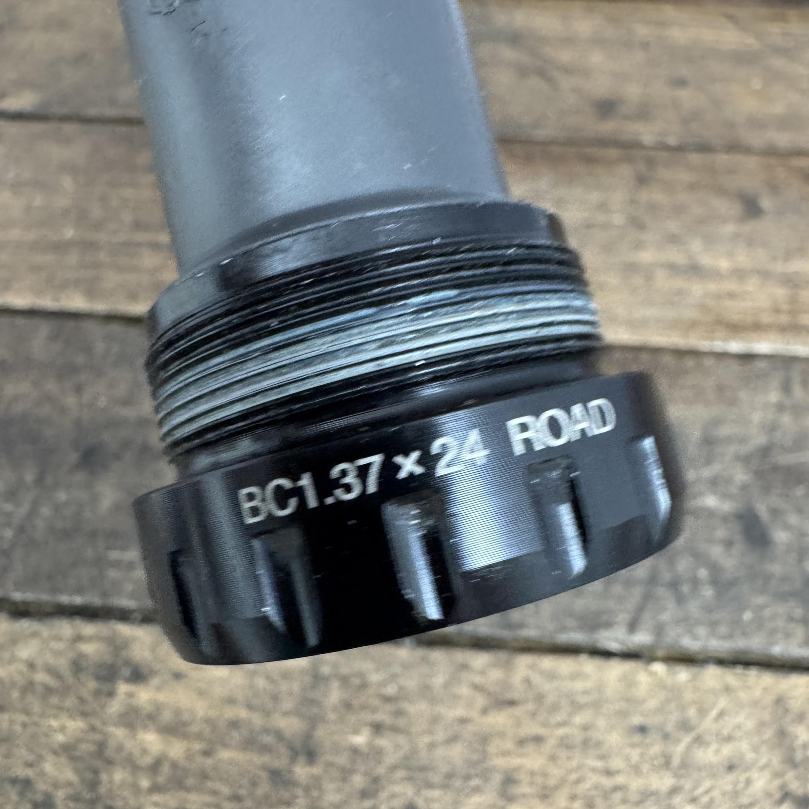 Shimano Bottom Bracket SM-BBR60 68mm BSA 1.37×24 Road Hollowtech II Black
