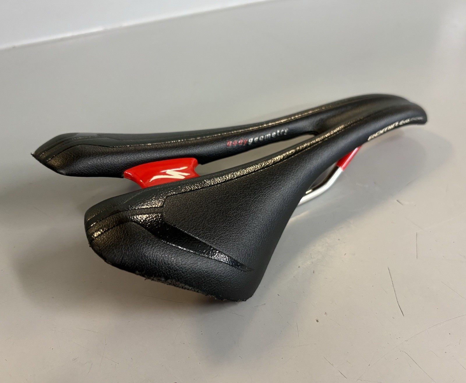 Specialized Romin Evo Expert Saddle 143mm Black/Red Hollow Titanium Rails