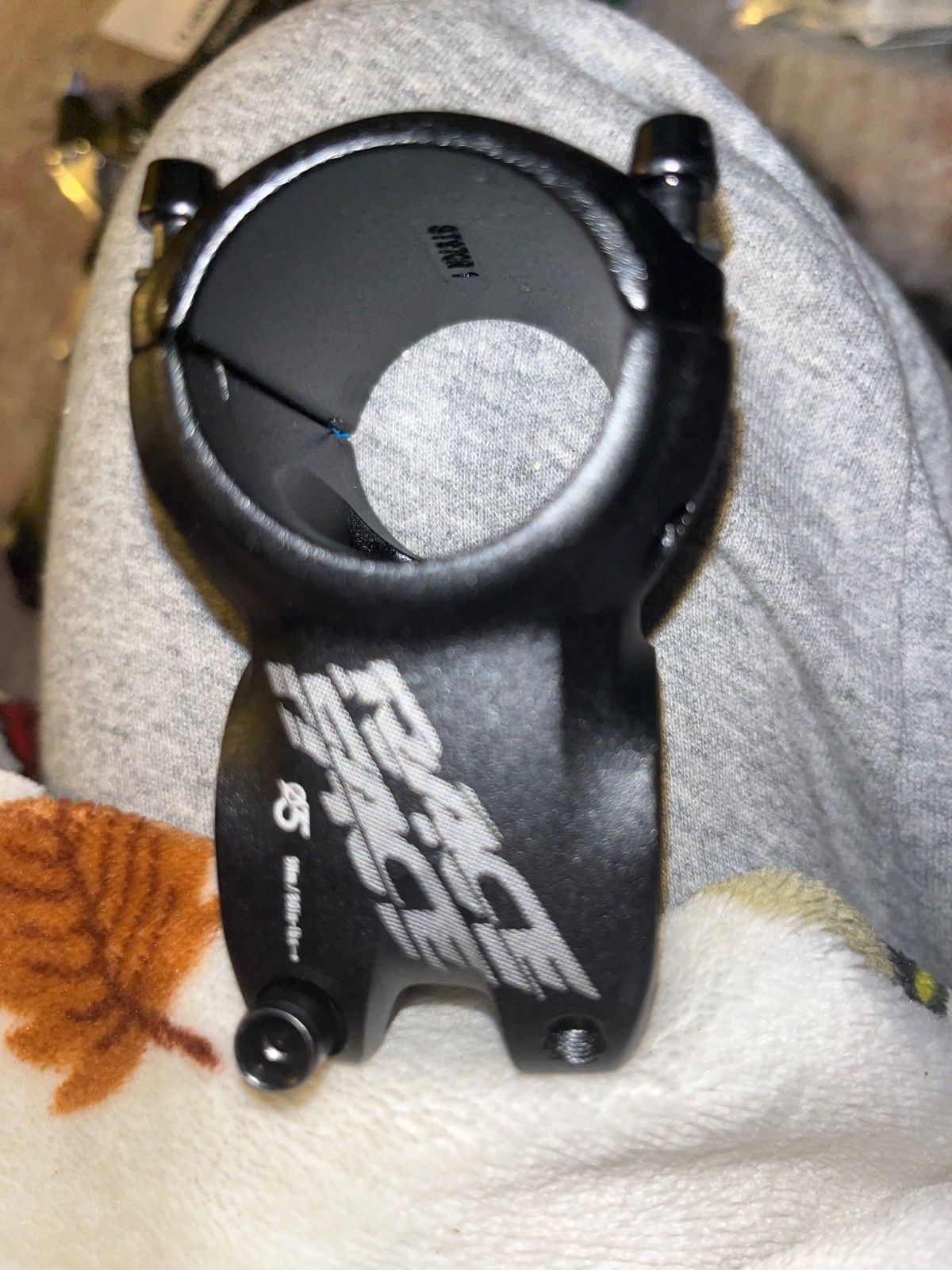 RACE-FACE THREADLESS STEM 40 MM 5 DEGREES (New but no box)