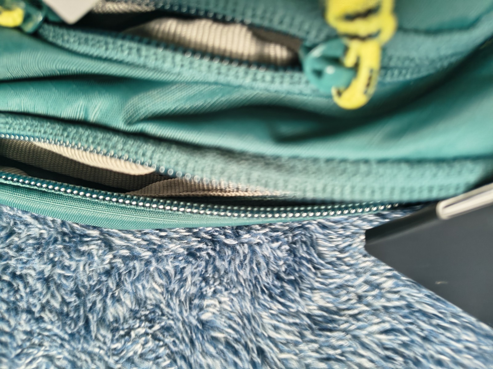 Camelbak New Arete 8 Sling Bag 32oz Compatible Green/Yellow