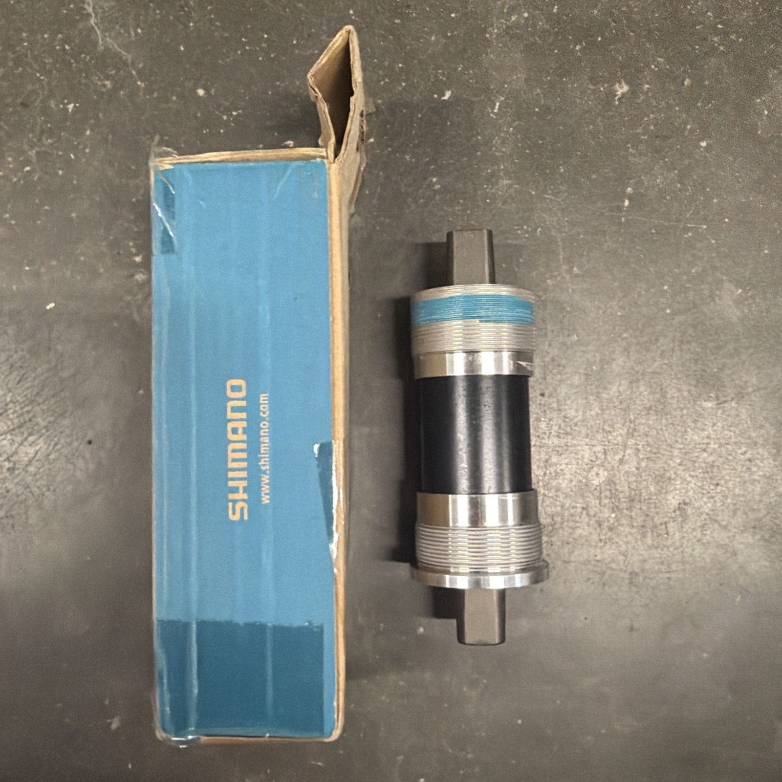 Shimano BB-UN300 bottom bracket British thread, 68 – 110 mm New