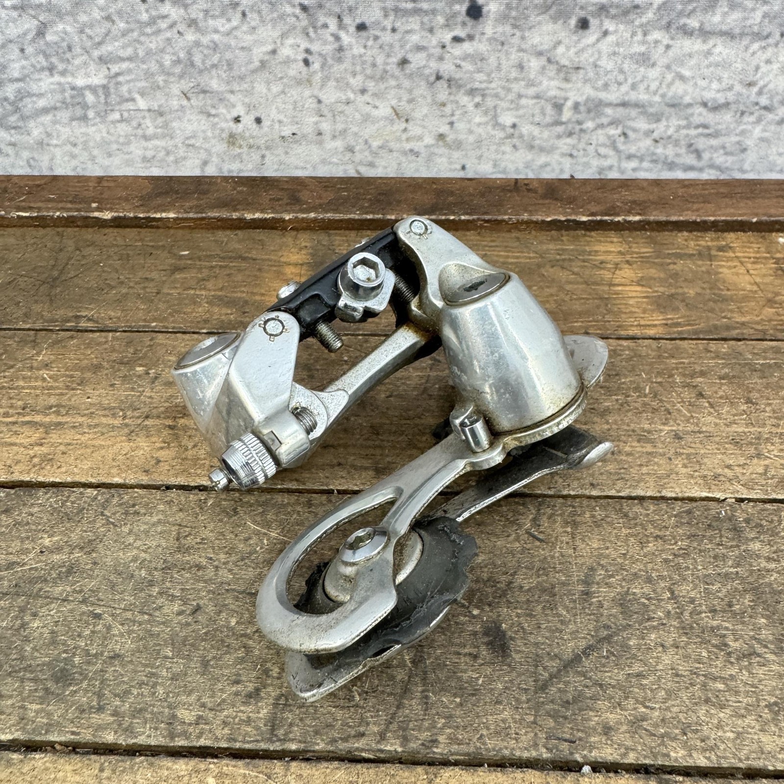 Vintage Suntour Cyclone 7000 Rear Derailleur Short Cage Black Bolt-On 220g