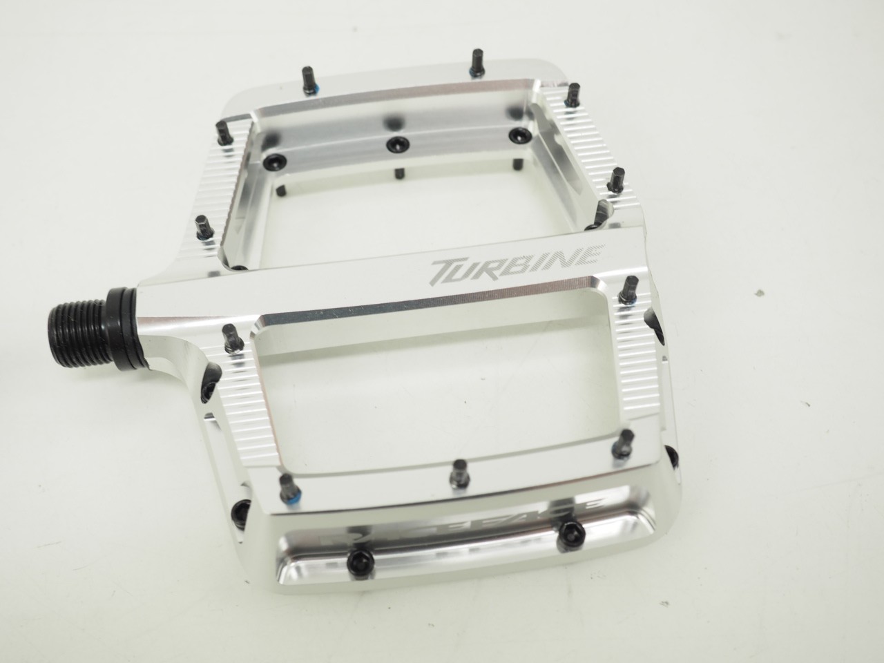 New! Race Face Turbine Platform MTB Mountain Bike Pedals – Silver Chrome 2026