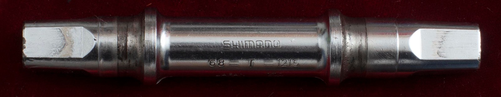 Vintage Shimano Deore bottom bracket 68mm 1.37×24 English JIS square taper 121.5