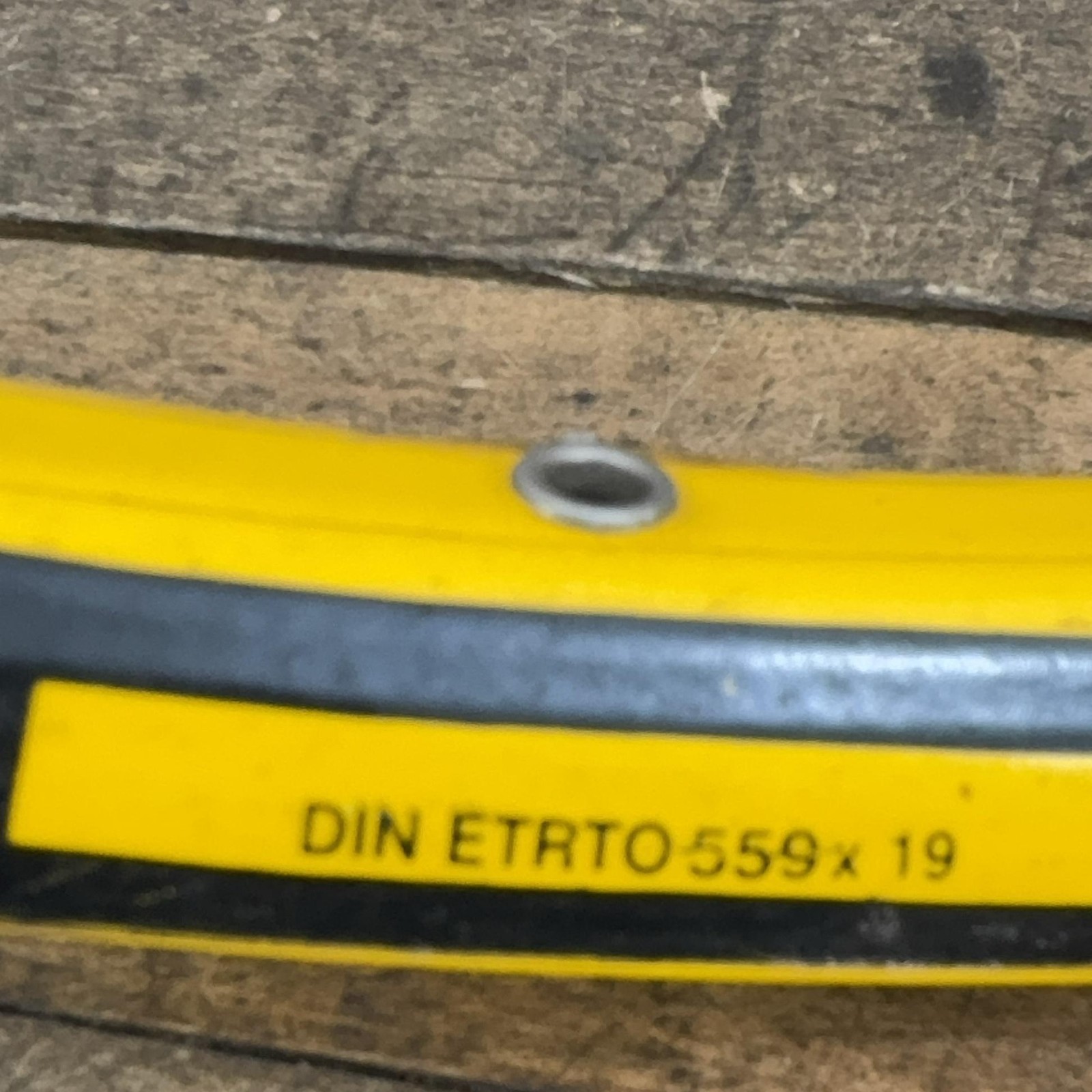 Vuelta Excalibur 26in Rim Yellow 36h Disc 36 Hole MTB Anti Snake Bite 559×19
