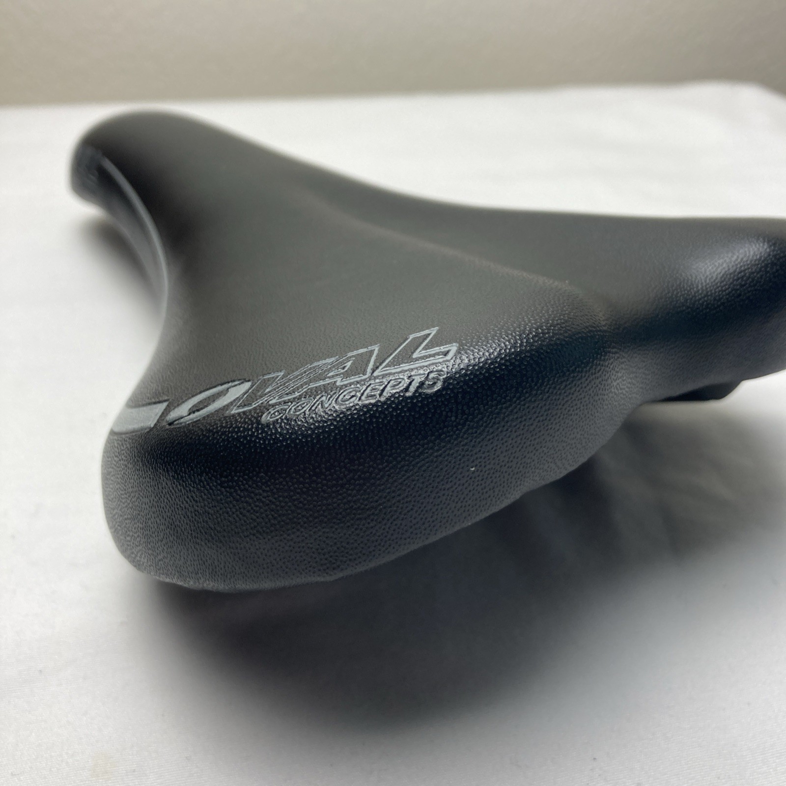 Oval Concepts Bike Saddle – Black with Gray Accents 7x7mm rail clamps