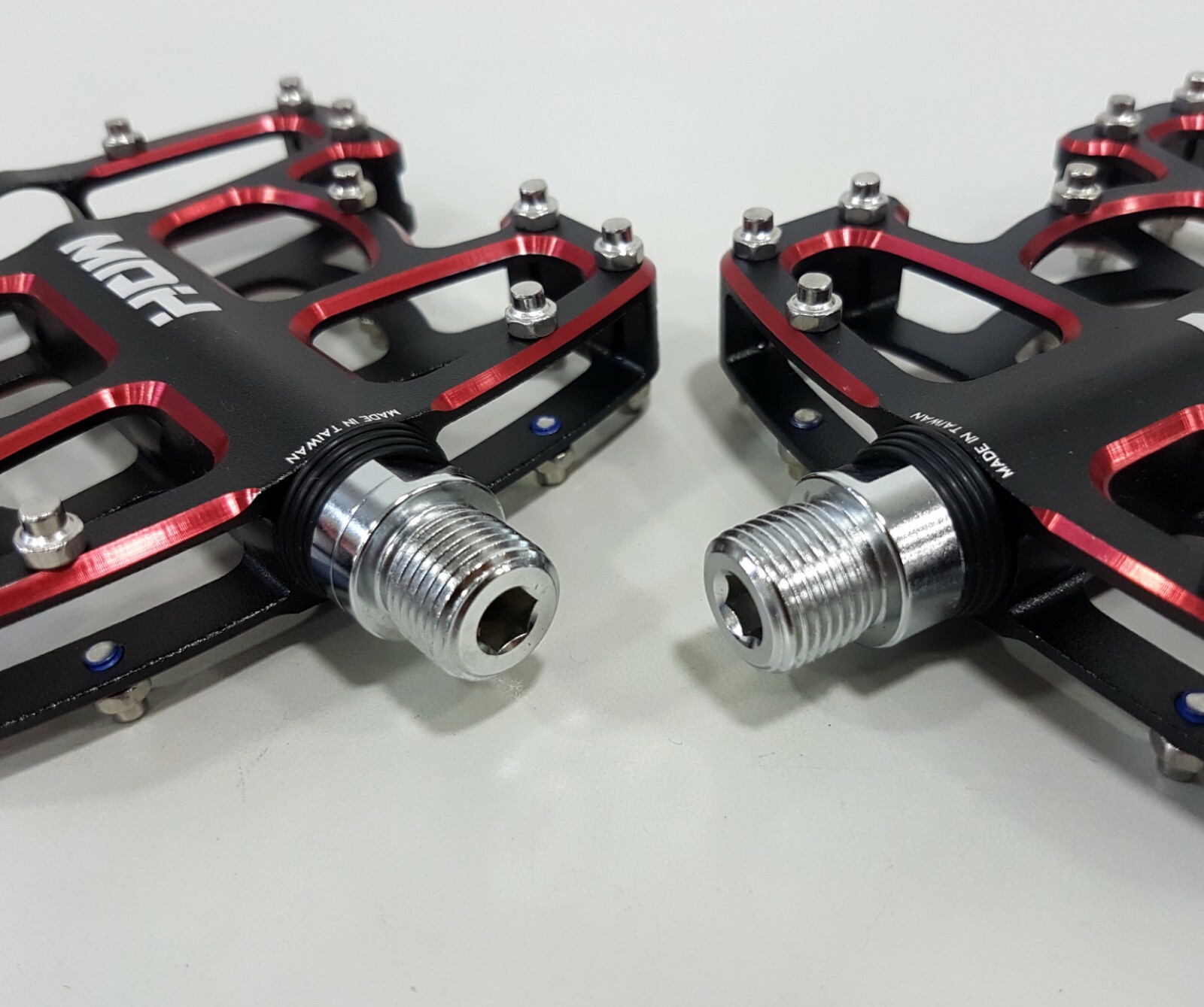 MDH Off-Road – MTB PXA01 375g 108x100x25.5mm Aluminum Bicycle Pedal Black Red