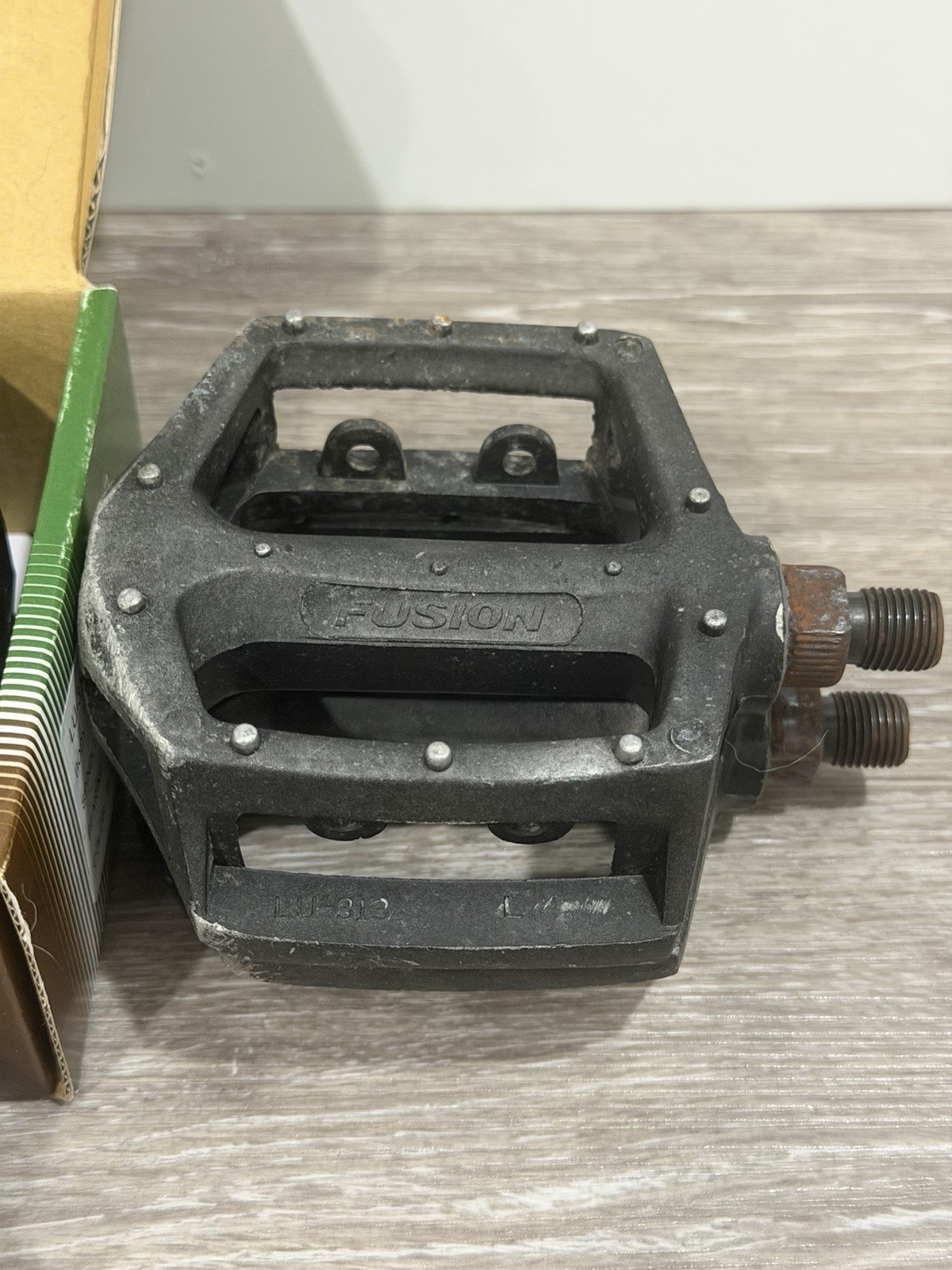 Lot Of 3 BMX Pedals 9/16” (Schwinn, Wellgo, Fusion) and 2 Sets Of Pegs