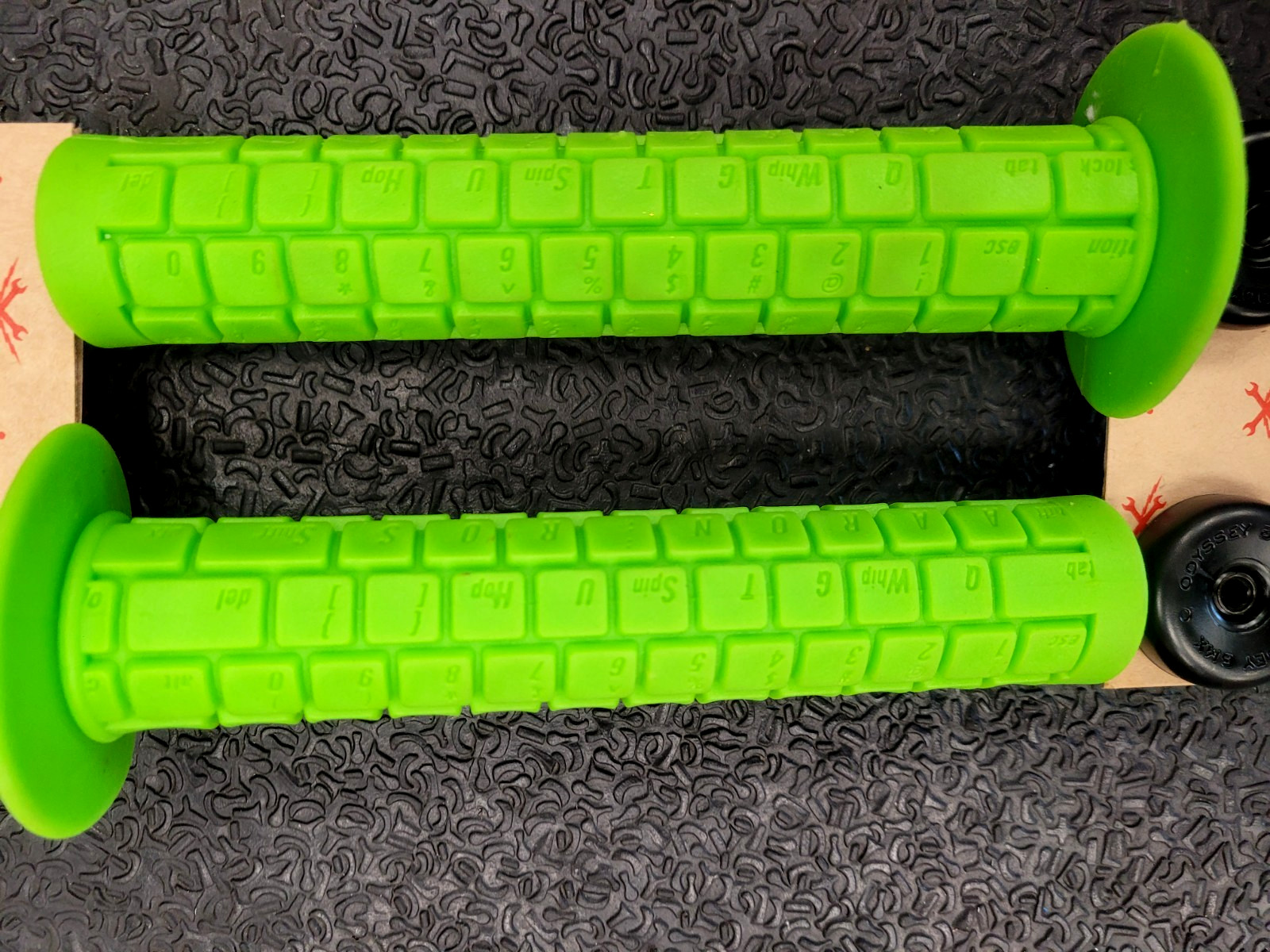 ODYSSEY Aaron Ross Signature Keyboard GRIPS v1, 158mm w/Flange, WATERMELON GREEN