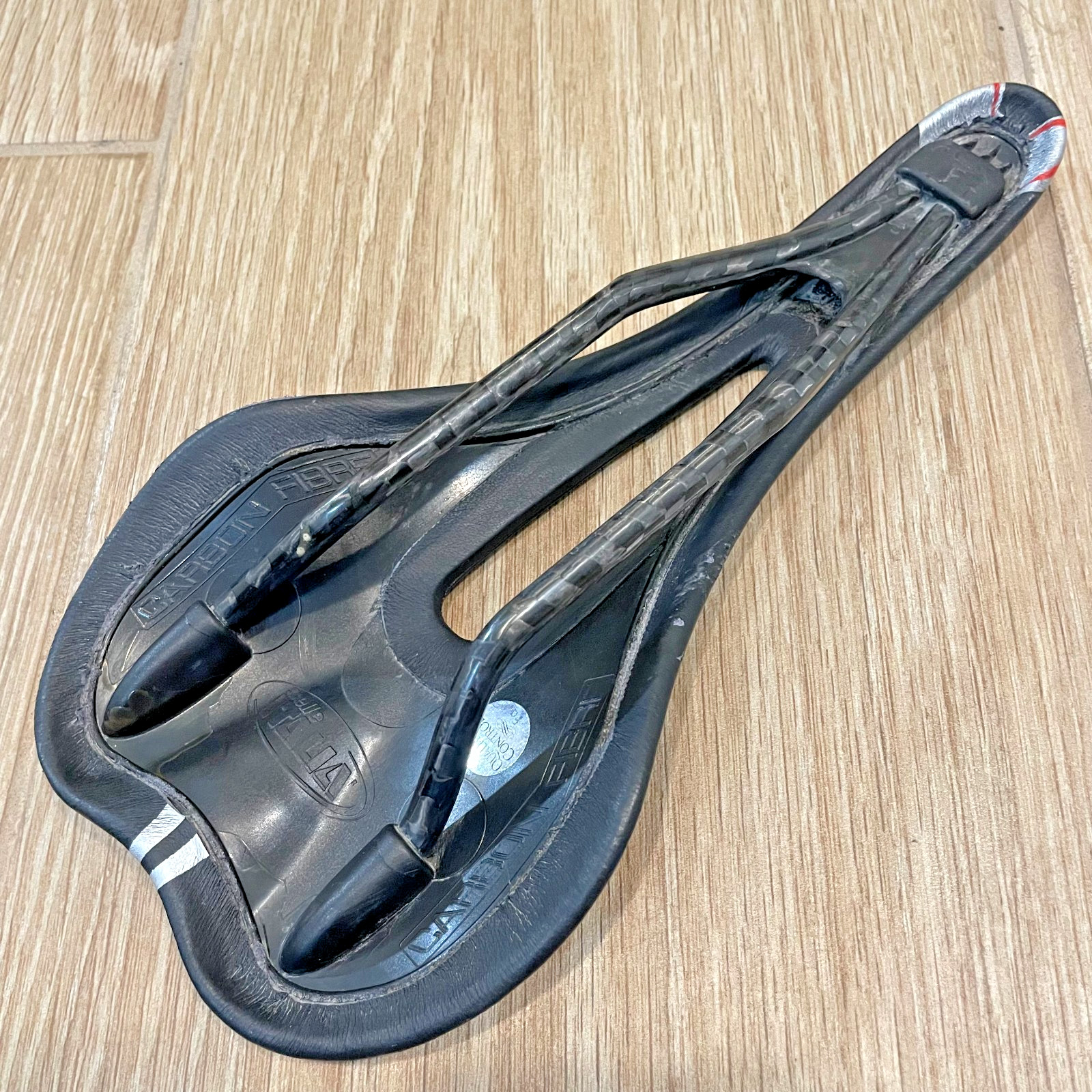 Selle Italia SLR Kit Carbonio Flow Carbon Saddle Black 135mm Carbon Rails 125g