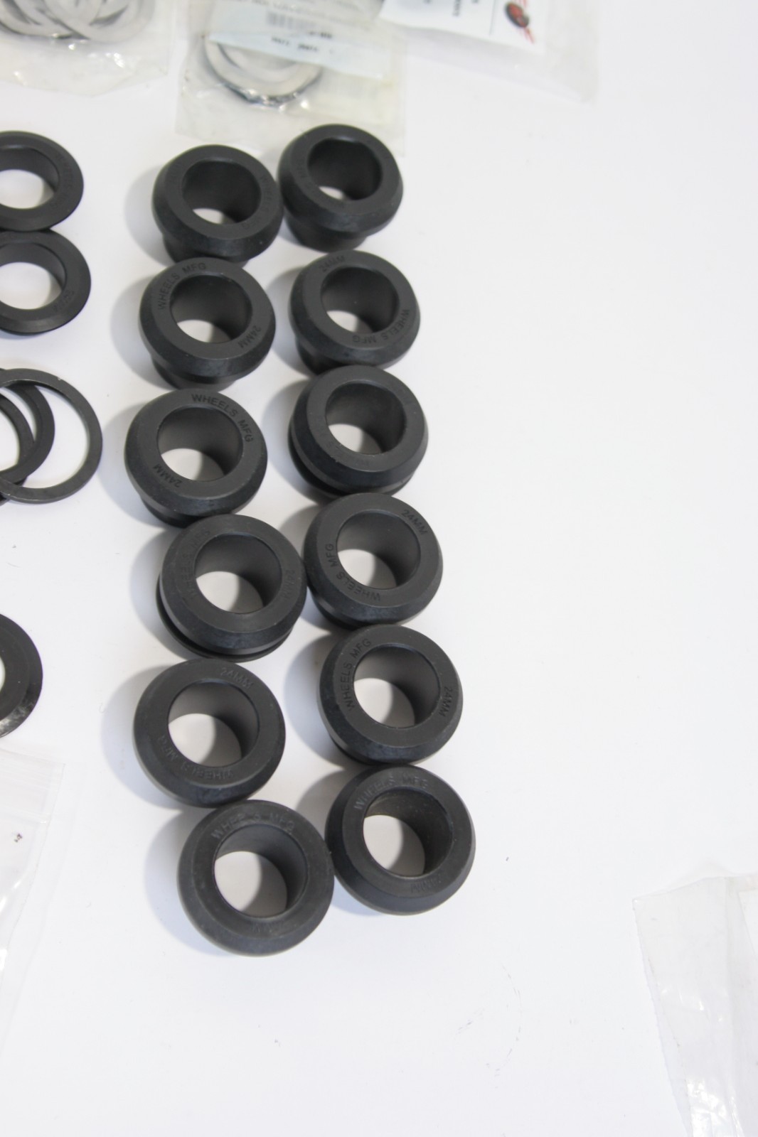 Lot of BB/PF30 Wheels Adapters for 24mm Cranks Misc spacers washers & seals CZ