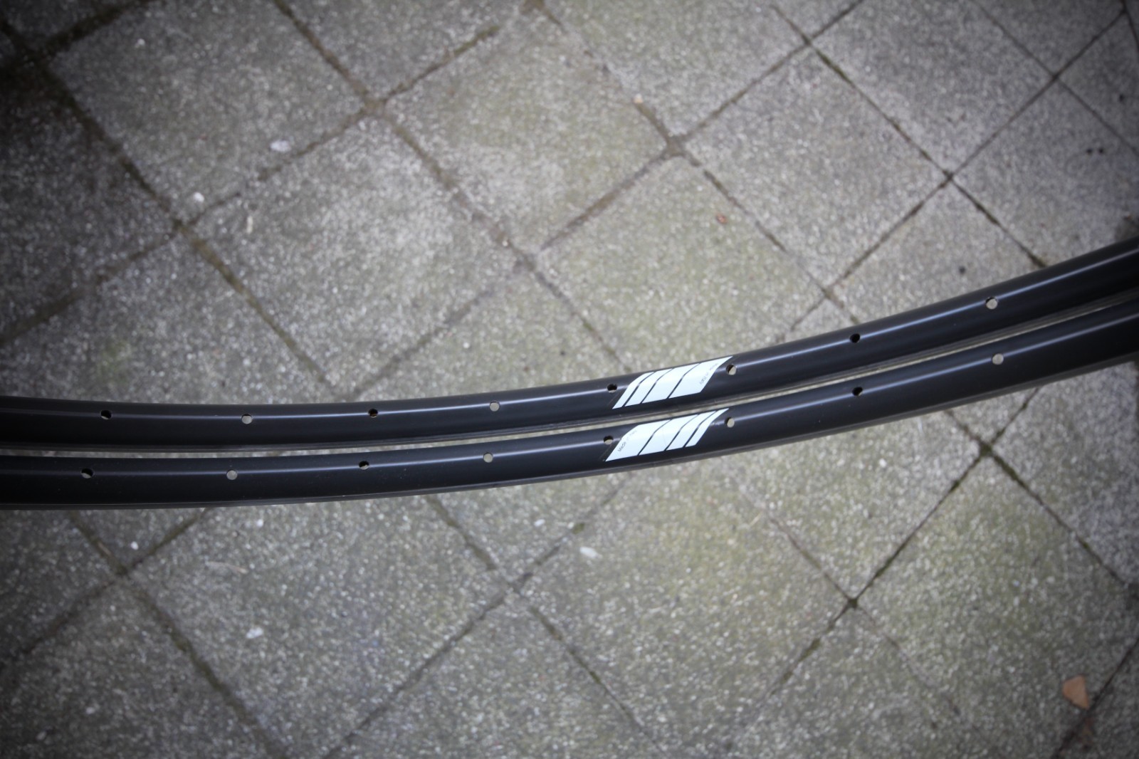 Campagnolo Omega Strada Hardox Rim / 28″ 36 H / Charcoal / Clincher #VELOWIZARD