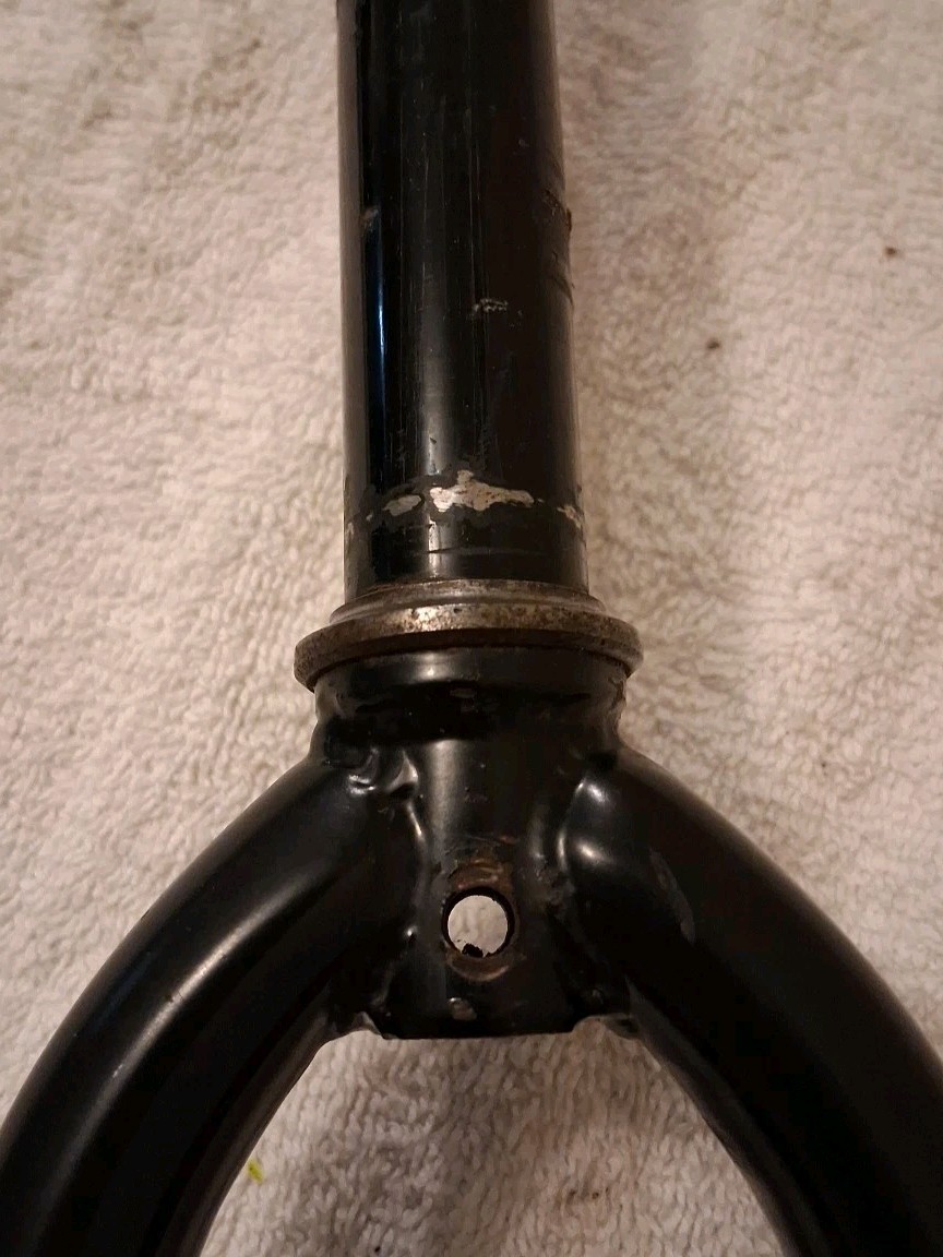 Giant Brand 700c Universal CRMO. Black Taiwan Fork 1″ X 7″ Threaded Gloss Black