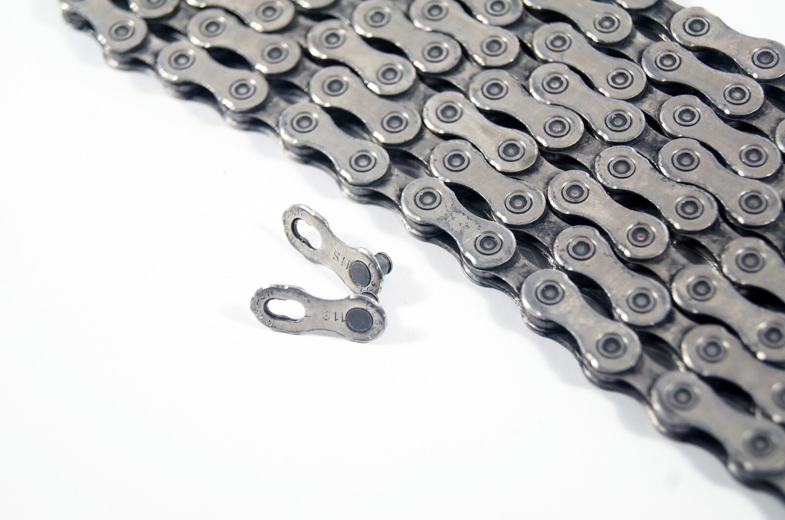 Shimano Ultegra CN-HG701 11 Speed Chain 108 Links w/ KMC Missing Link