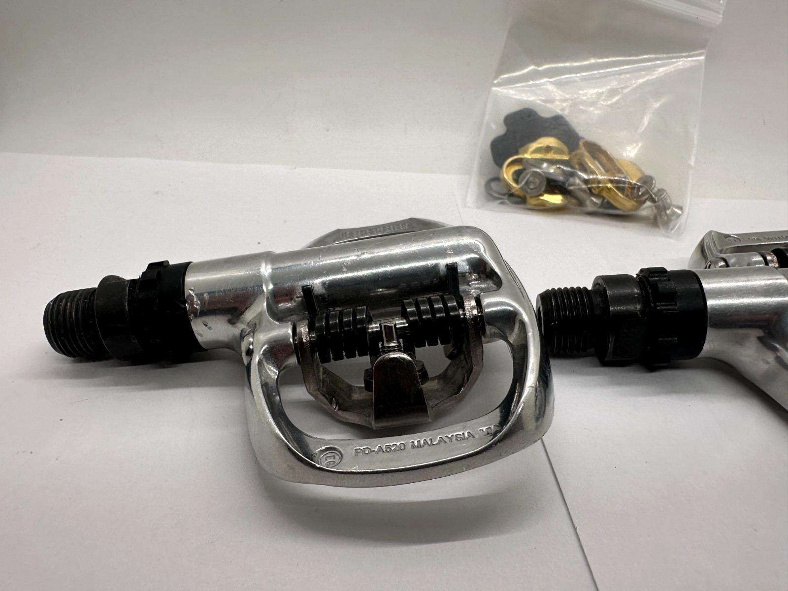 Shimano SPD Cycling Pedals Spinning Mountain Bike PD-A520 MTB Clipless 2 BOLT