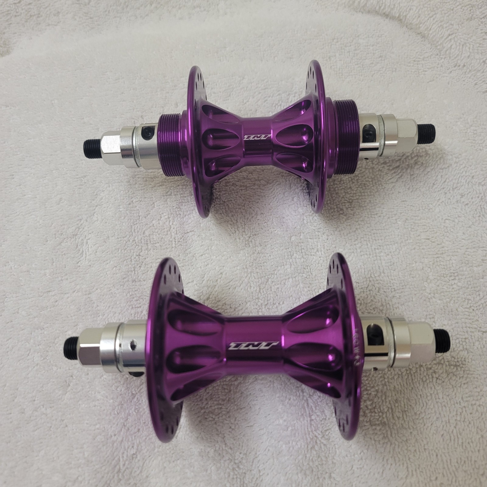 TNT Revolver High Flange 36H BMX Hubs 3/8″ Axle Sealed Cartridge Bearing New NOS