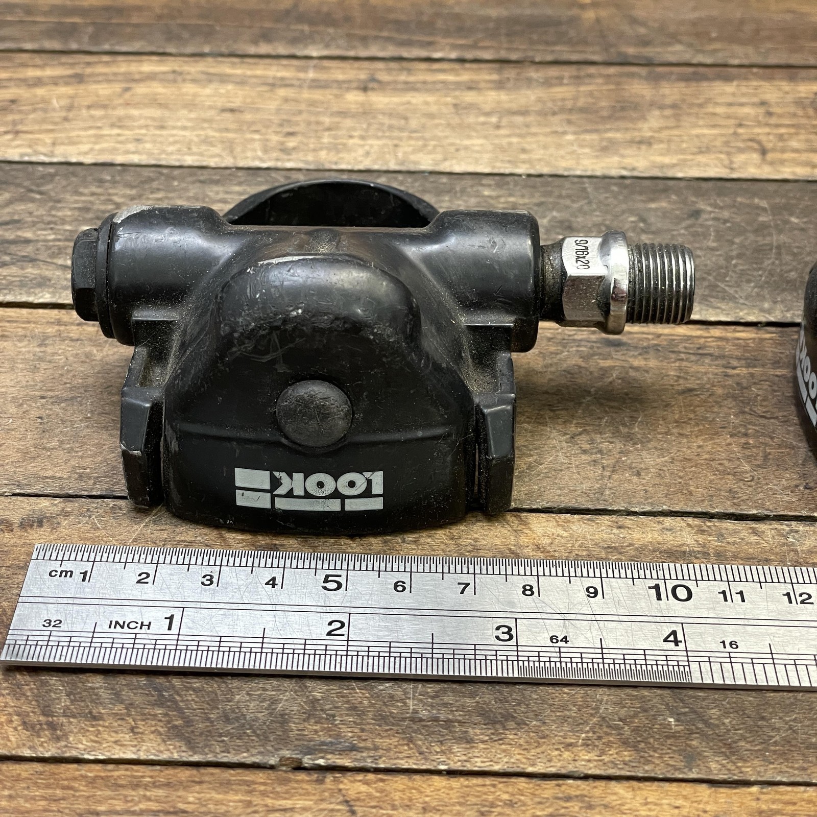 Vintage Look Clipless Road Bike Pedals 9/16 Black Pair 470g Composite Used