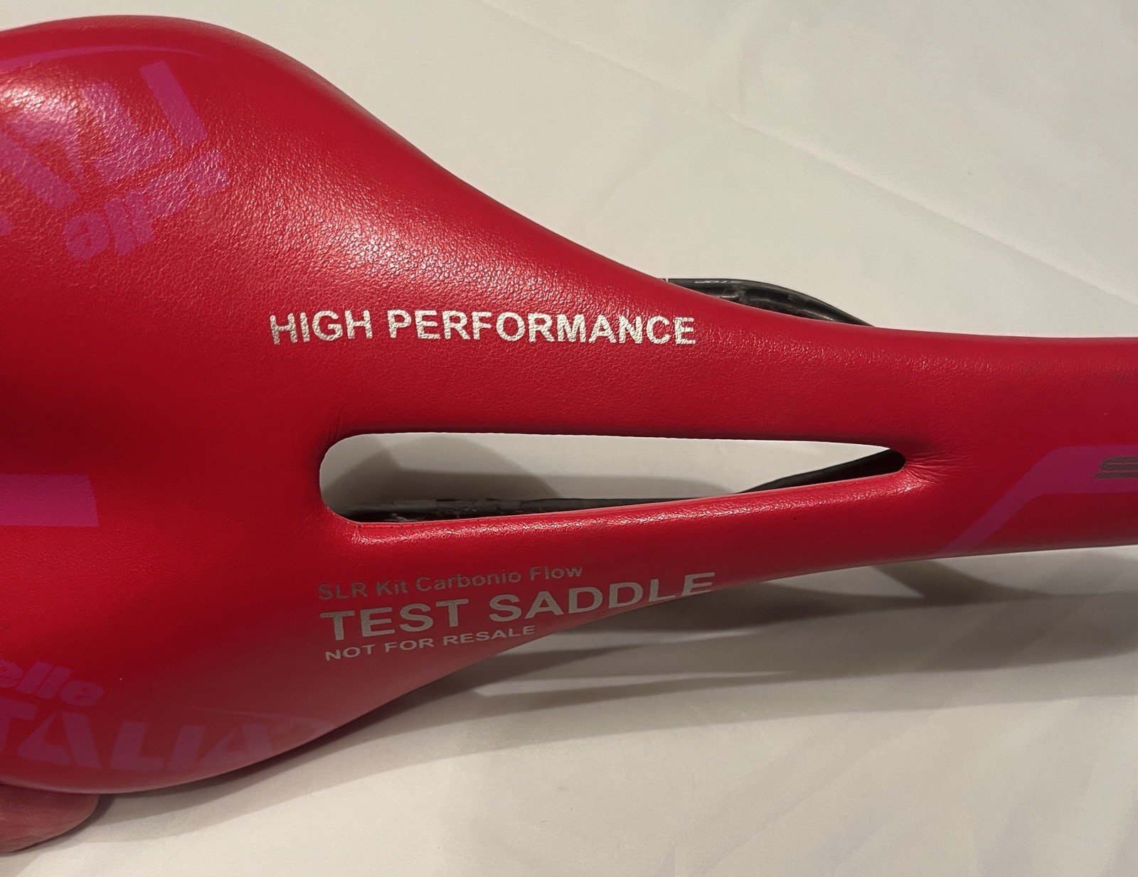 Selle Italia SLR Kit Carbonio Flow TEST Saddle Red Carbon 126g 275mm x 135mm