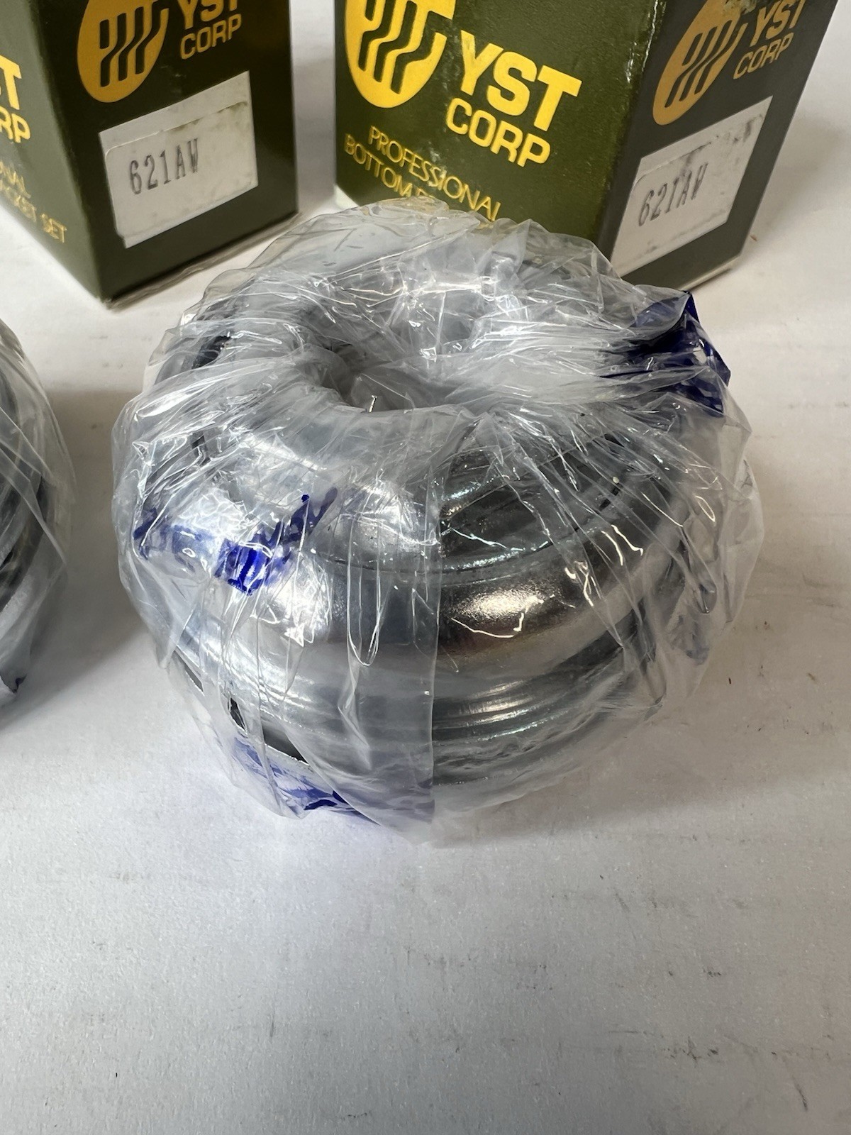 2X YST CORP. PROFESSIONAL CHROME BICYCLE BOTTOM BRACKET SET BB-621 NOS