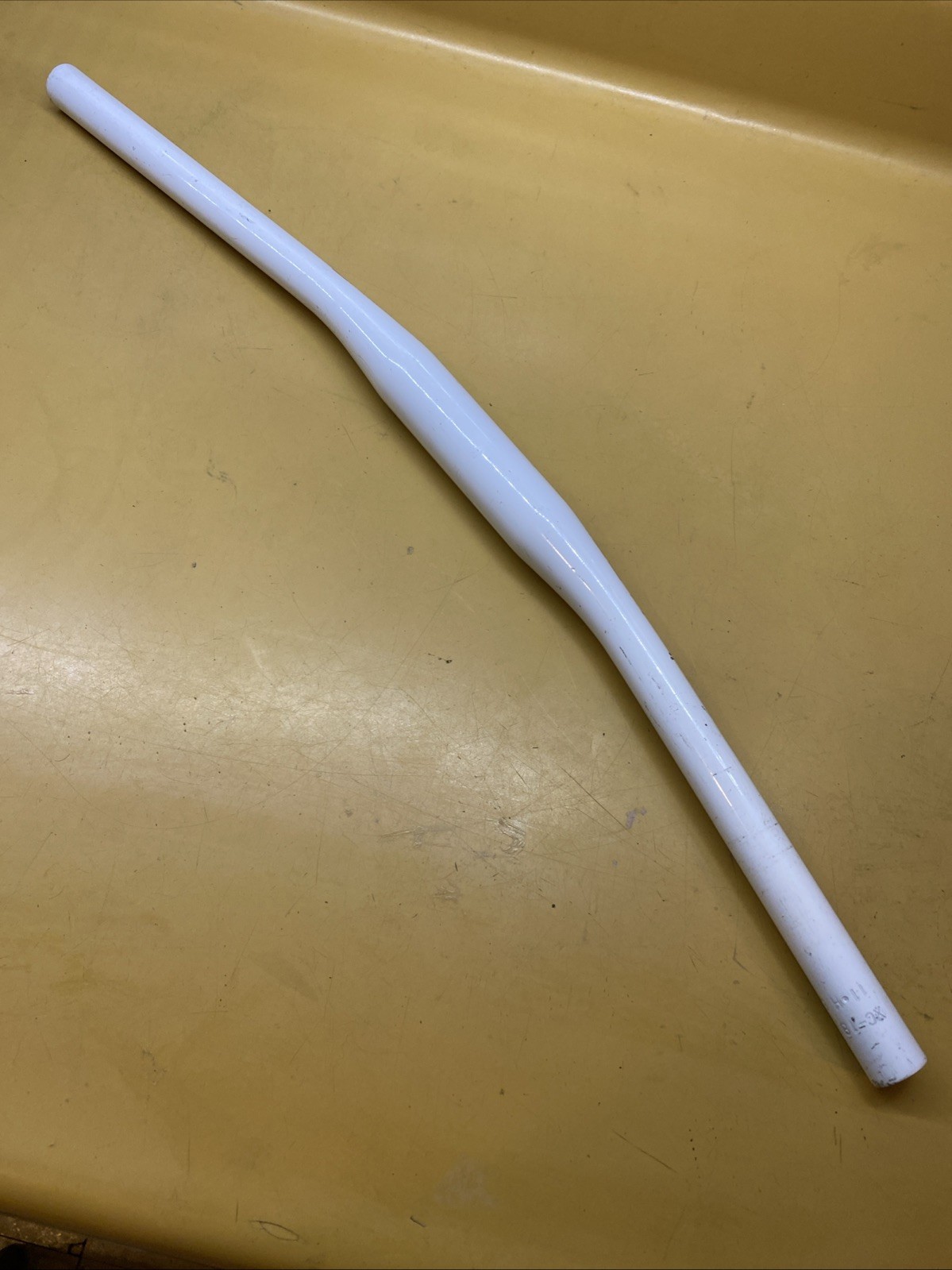 White FSA V-Drive Aluminum 600mm x 9* x 4* x 31.8 Flat Handlebar