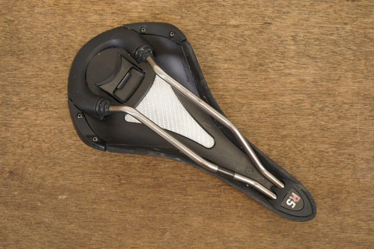 138mm (Regular) Fizik Aliante R5 Manganese Rail Road Saddle 229g