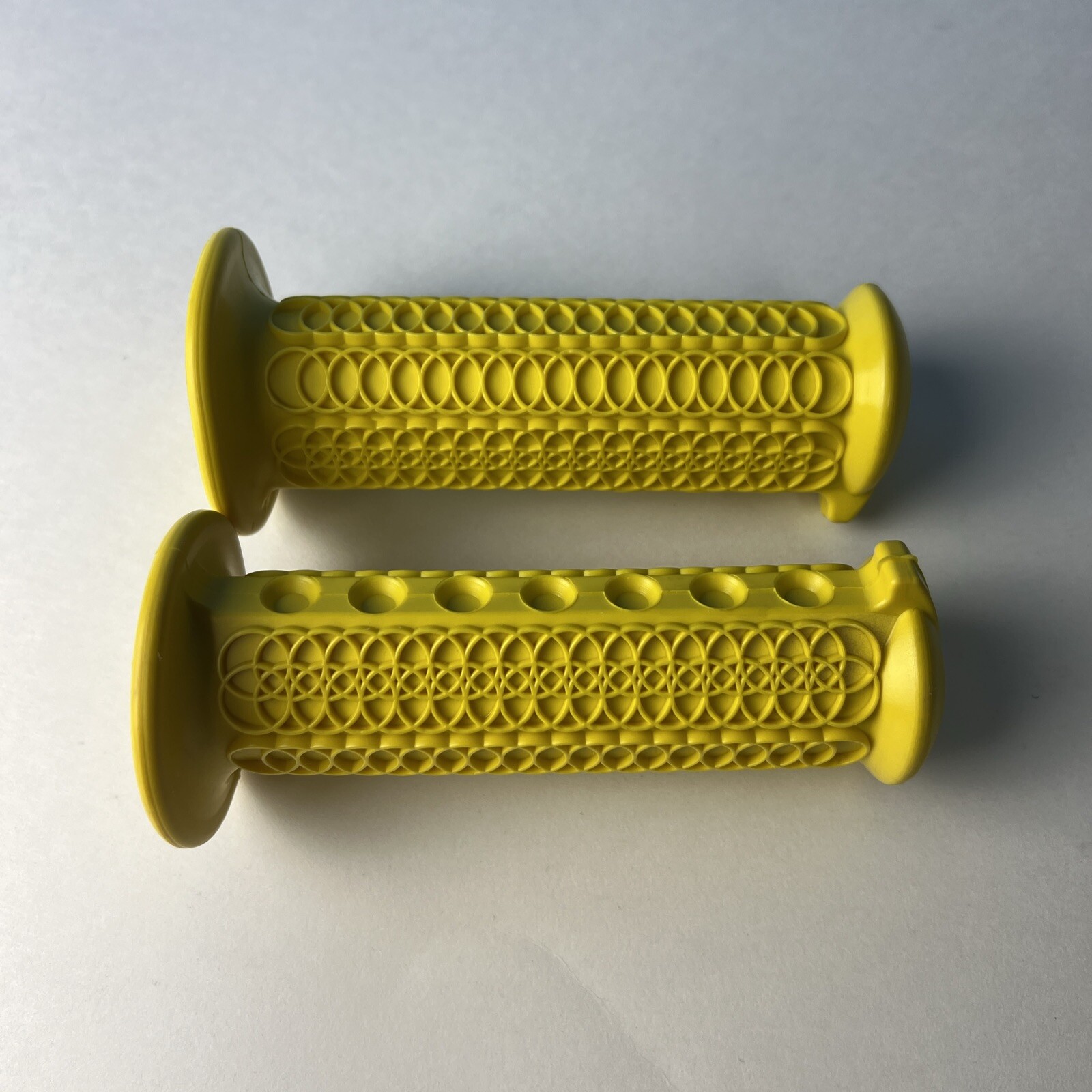 VINTAGE NOS OLD SCHOOL BMX GRIPS WINNERS CIRCLE YELLOW OG 1970S 1980S RACE A33