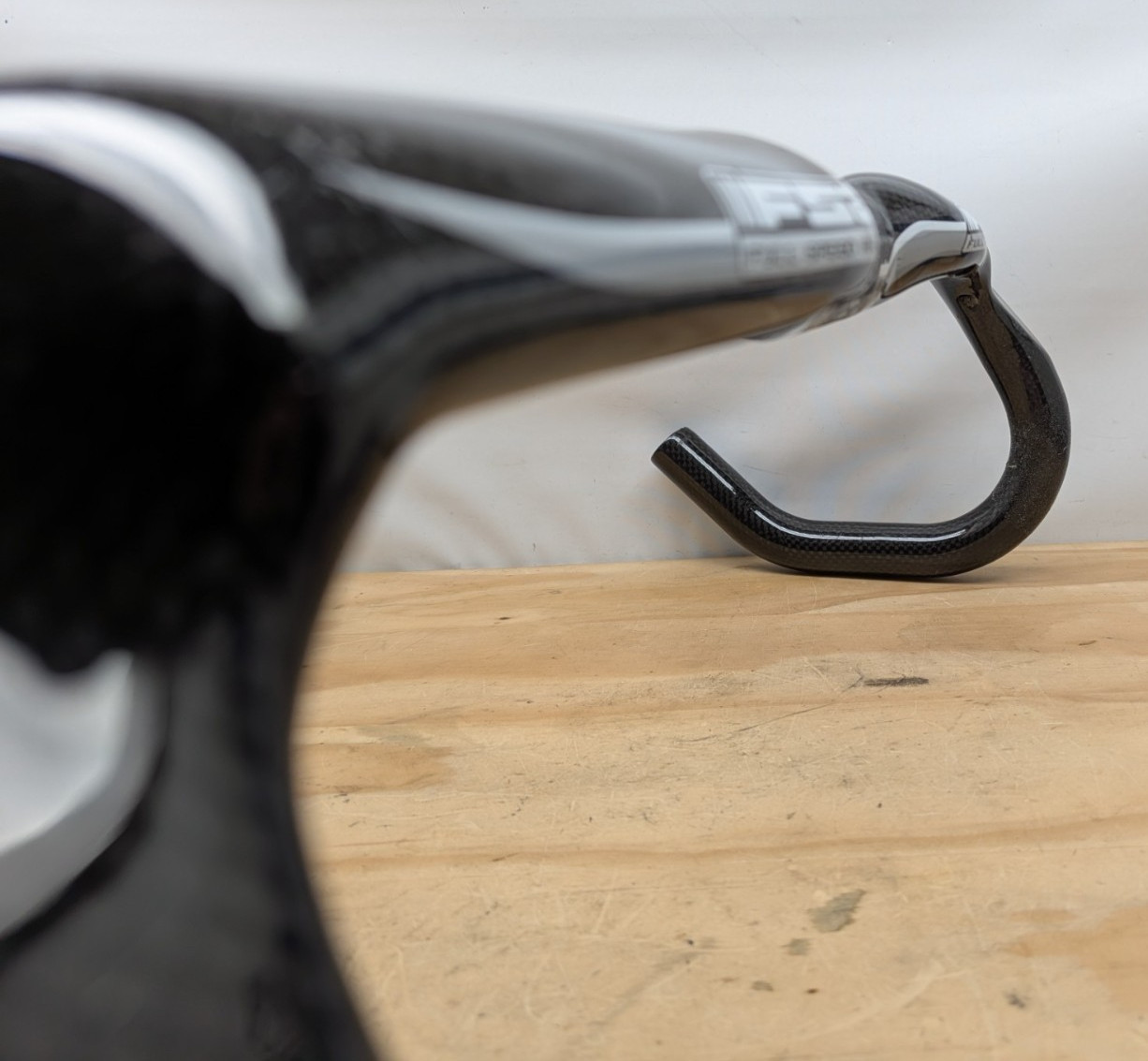 FSA Carbon K-Wing Aero Road Bike Drop Handlebars, 42cm, 31.8mm center, 145 drop