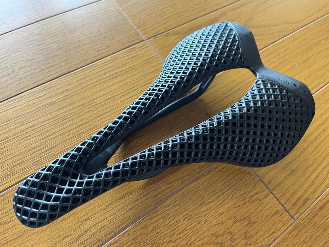 Extremely beautiful item! RYET RT10 Carbon 3D Saddle Short Nose SLR