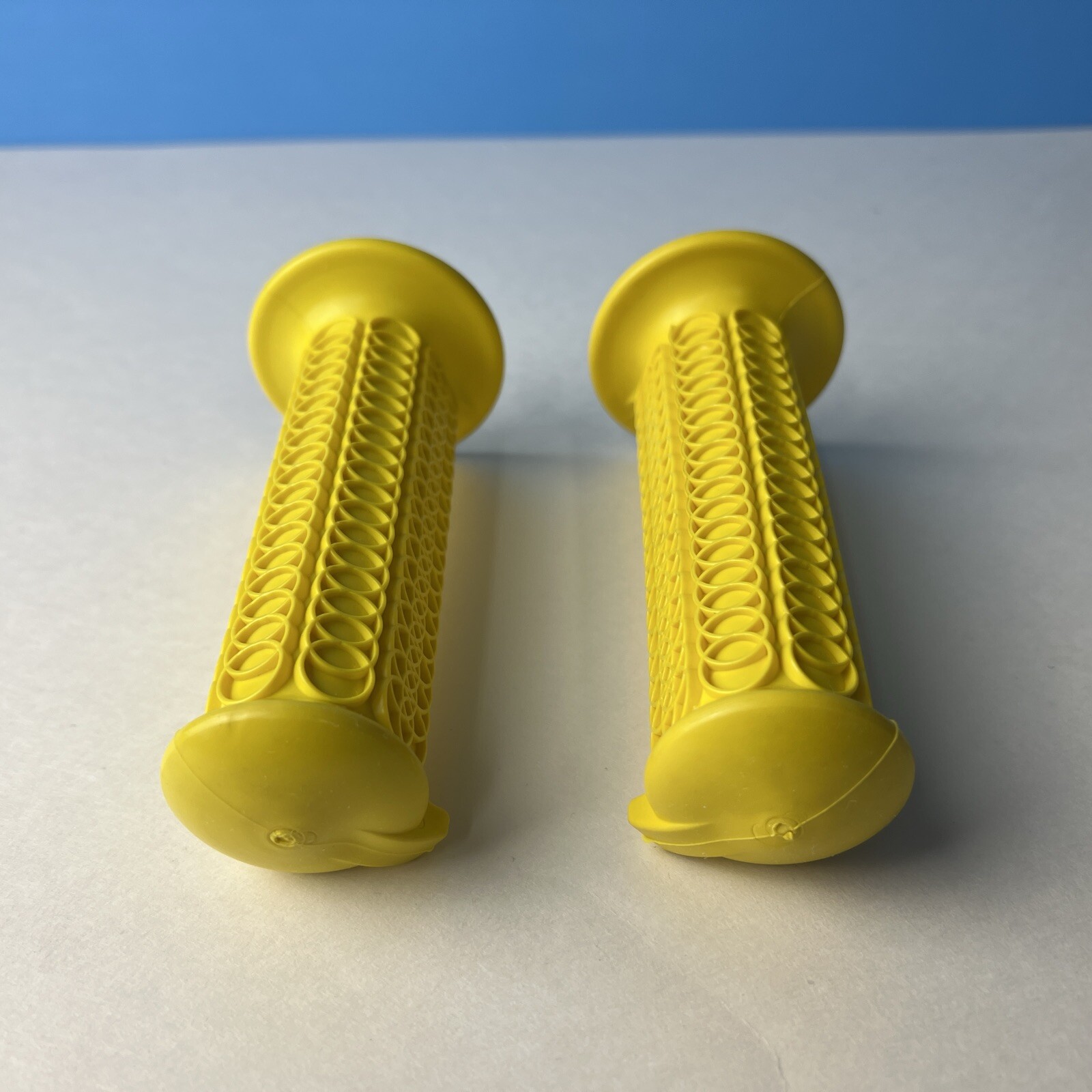 VINTAGE NOS OLD SCHOOL BMX GRIPS WINNERS CIRCLE YELLOW OG 1970S 1980S RACE A33