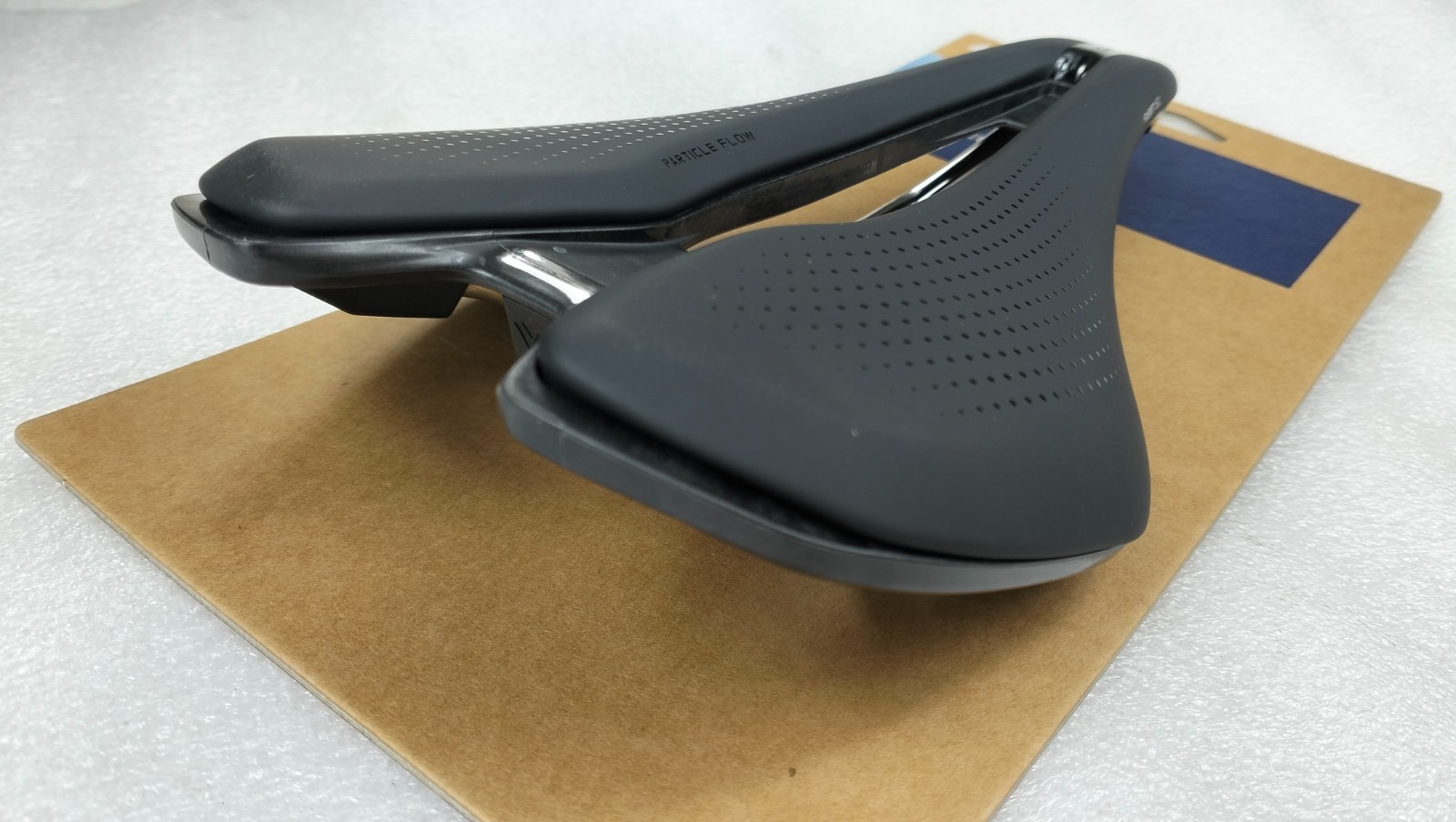 GIANT FLEET SL BLACK SADDLE 248X145MM SHORT NOSE CARBON COMPOSITE WEIGHT 222g