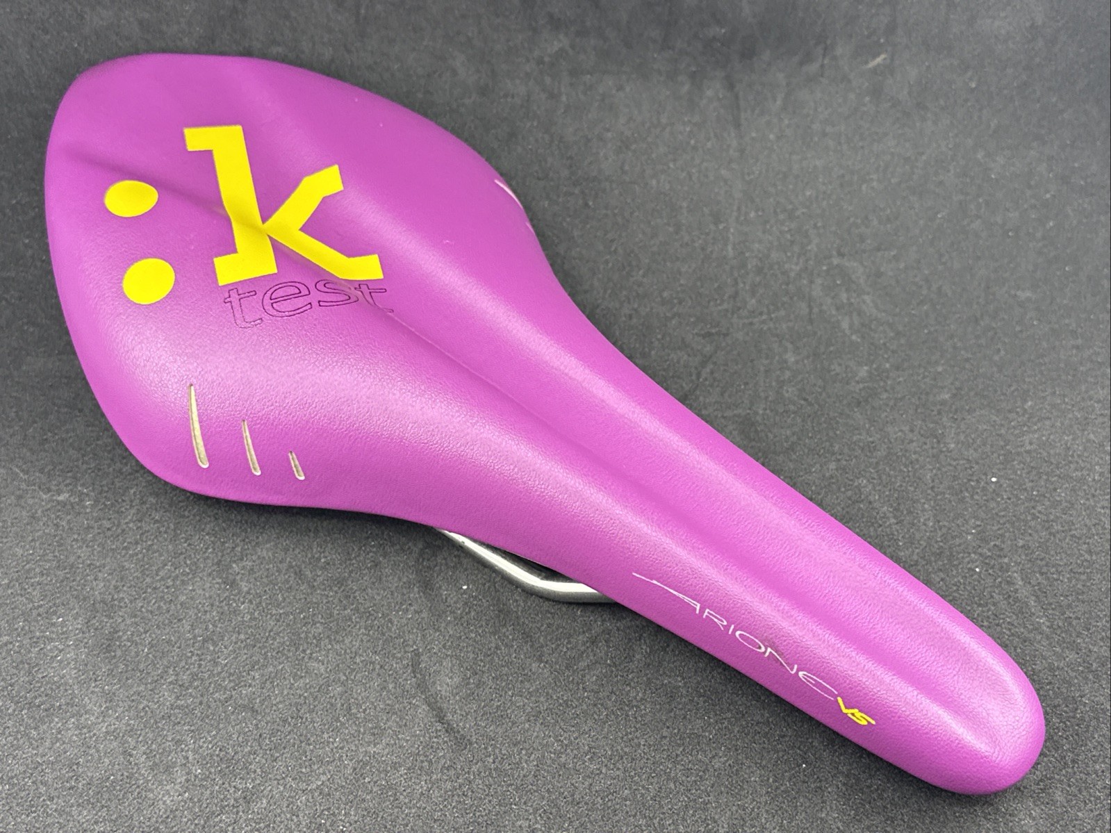fi:zi’k Arione VS TEST Purple 132mm K:ium Rail Saddle EXCELLENT USED
