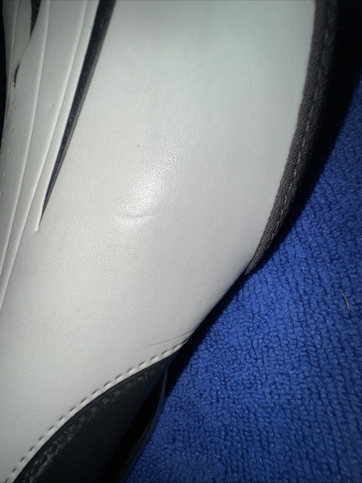 BONTRAGER RACE LITE CYCLING SEAT 135MM HOLLOW TI RAILS WHT/GRY GOOD CONDITION
