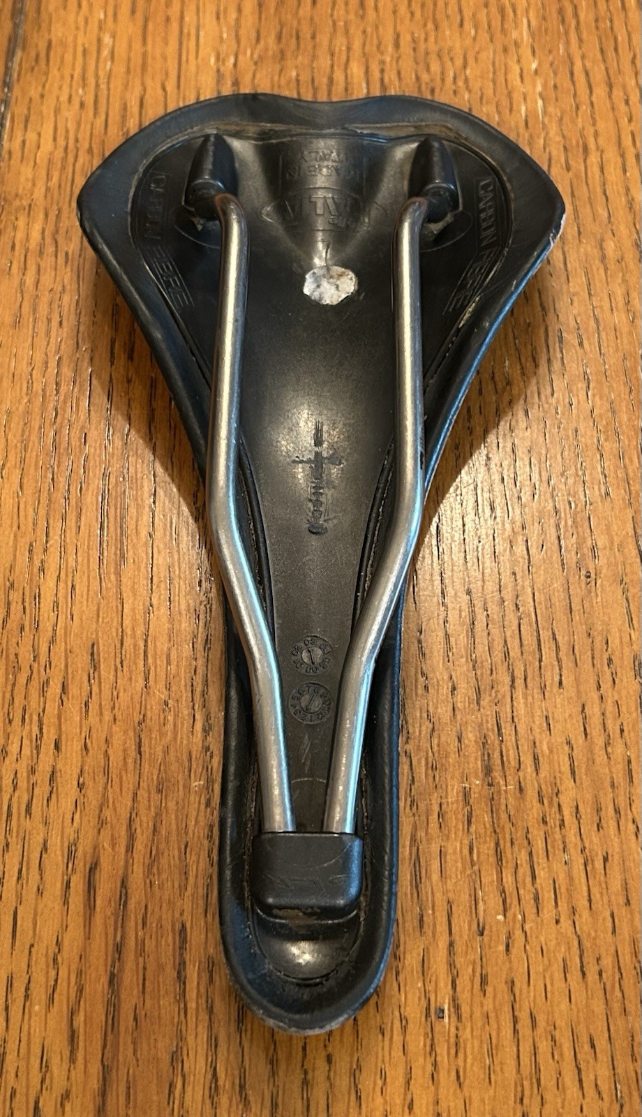 Selle Italia SLR Carbon Fiber – Leather Saddle w/ Titanium Rails – 135g – Italy