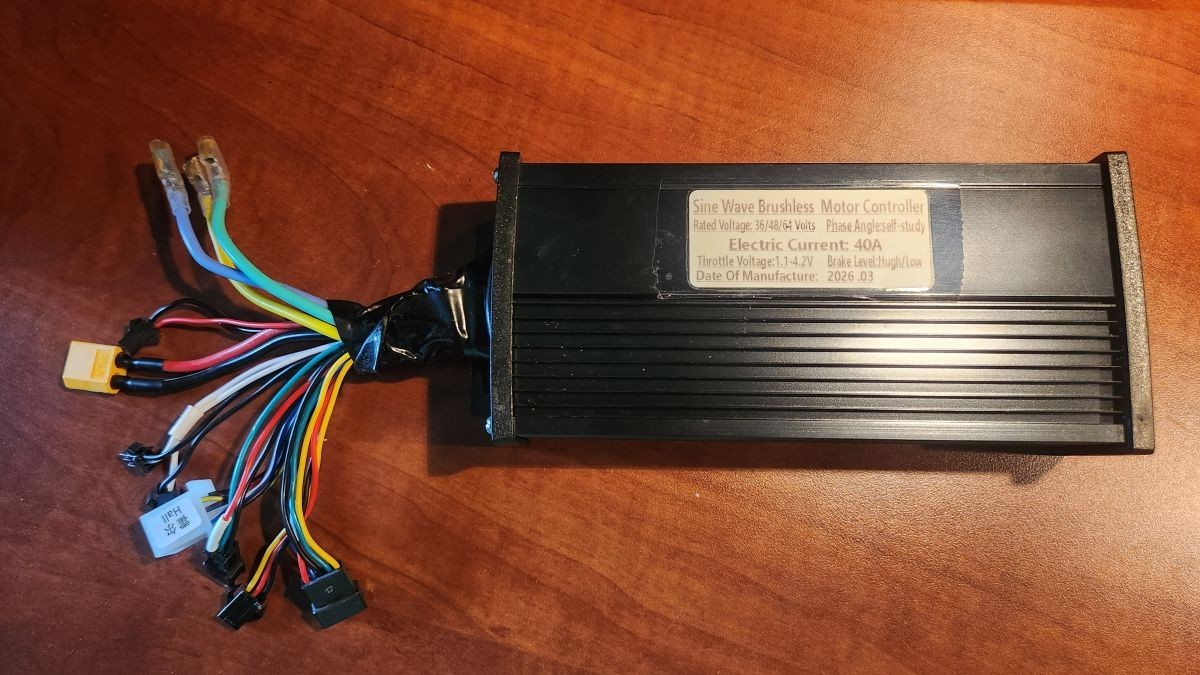 36V 48V 52V 60V 40A Black Gold Sine Wave Brushless Motor Controller 1kW-2kW UART