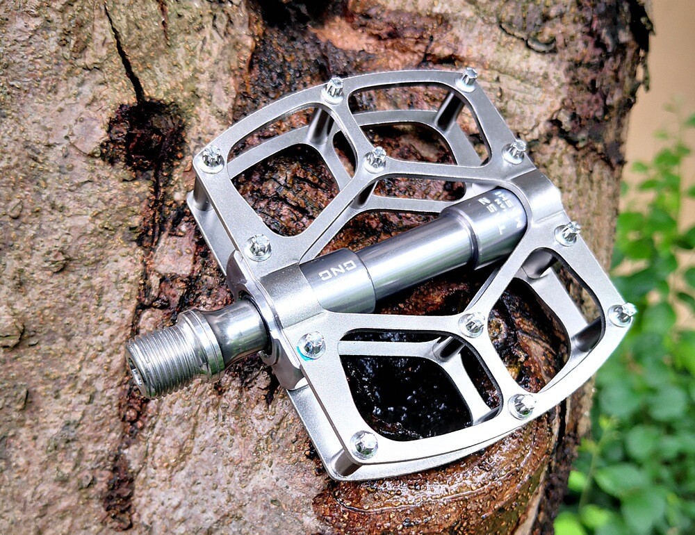290g Ultralight Titanium Bicycle Pedals Sealed Bearing Mountain Bike Flat Pedals