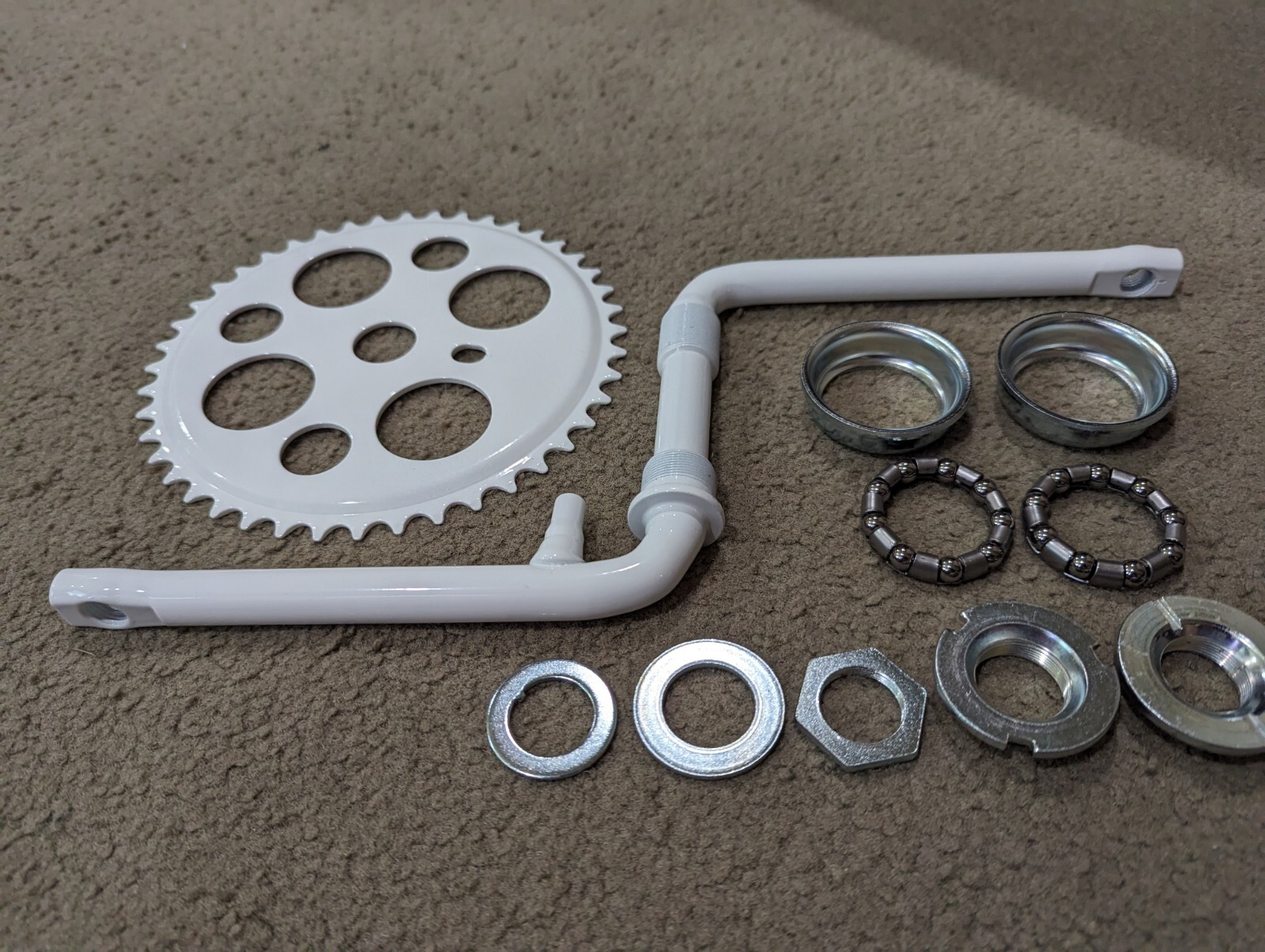 WHITE LUCKY 7 BICYCLE SPROCKET 44T, CRANKS 6 &1/2″,BOTTOM BEARING KIT, SCHWINNS