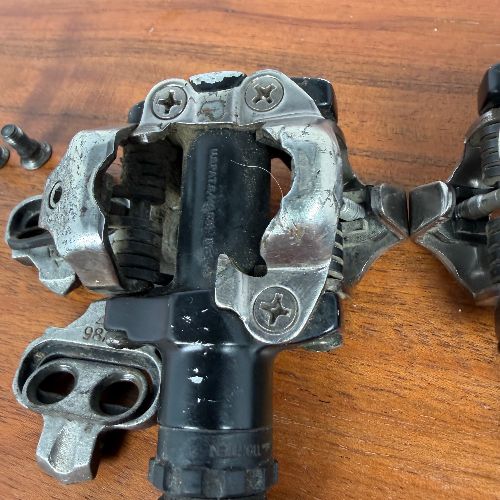 Shimano PD-M520 Clipless SPD Pedals Dual-Sided MTB Mountain Bike Pedals READ