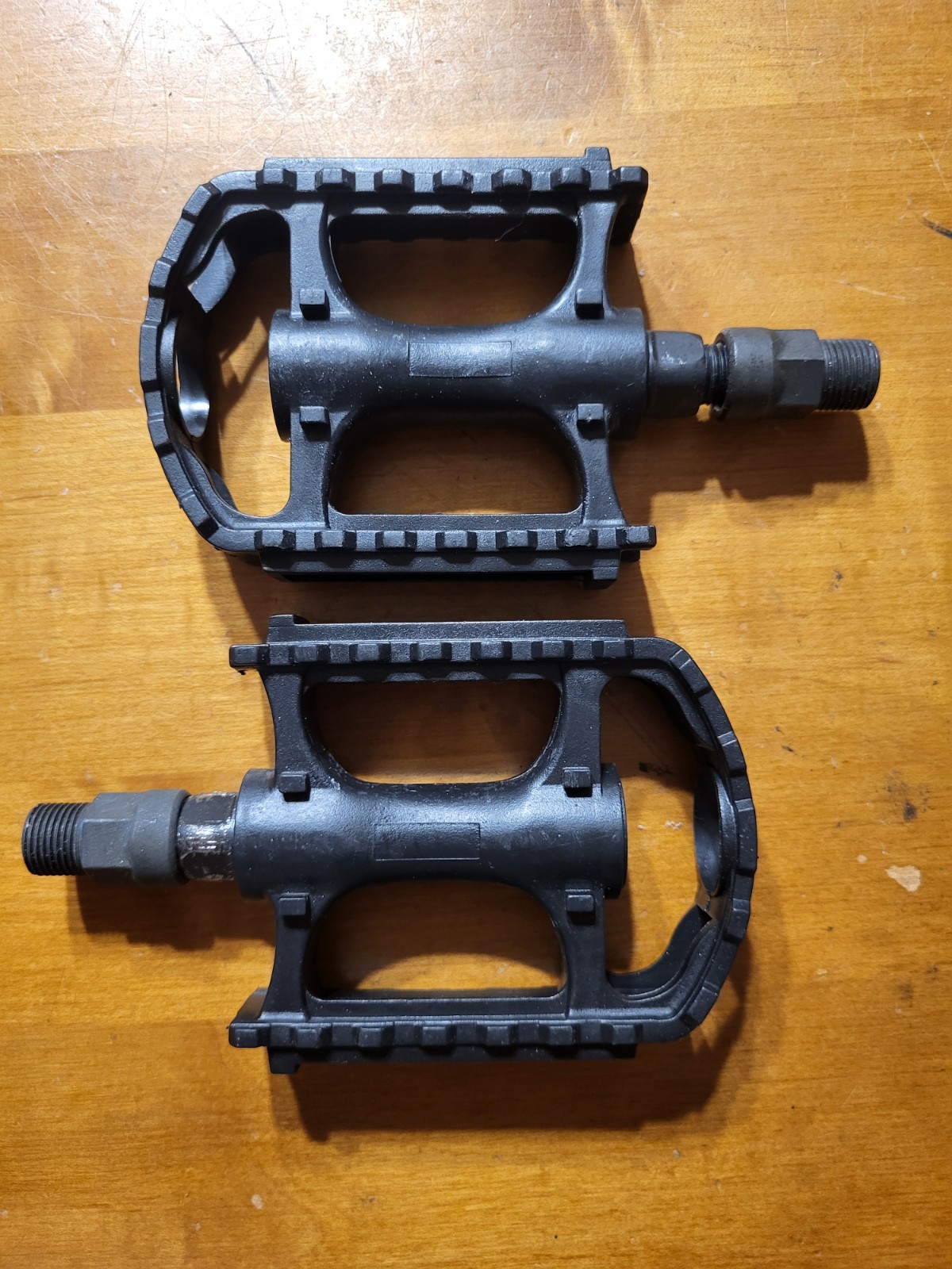 Universal Left and Right Black Bike Bicycle Pedals READ
