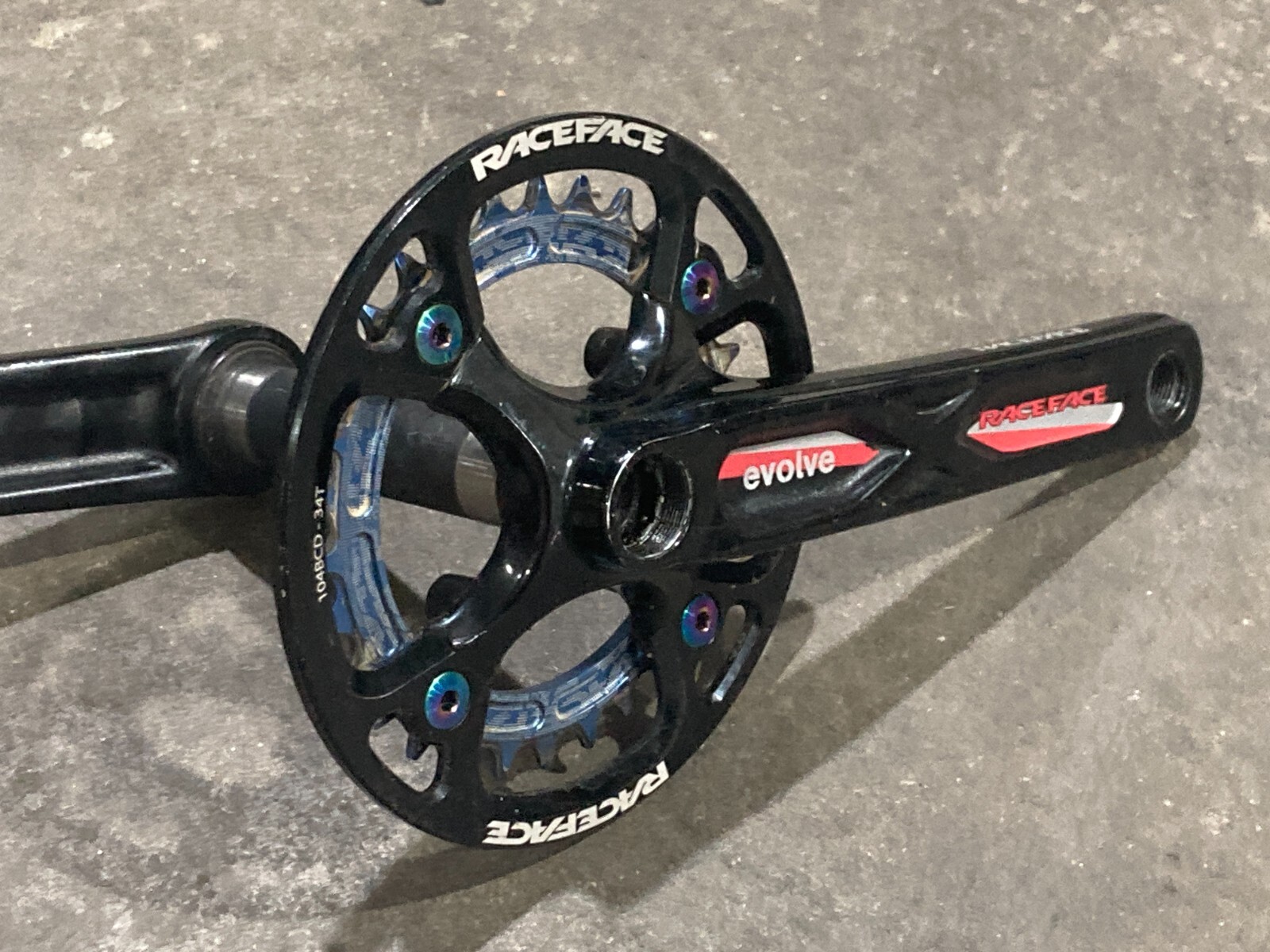 Race Face Evolve Cranks Single 30T Narrow-Wide Chainring 175mm Crankset MTB Red