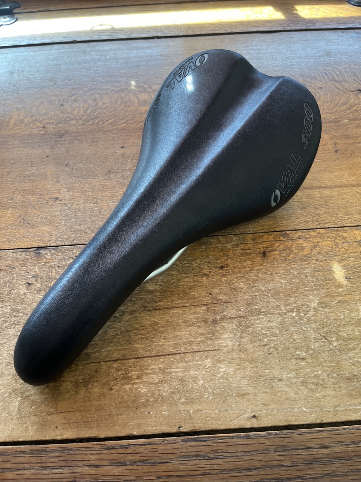 Vintage Oval Concepts 300 Saddle 282 mm Length 138 Width Road Hybrid