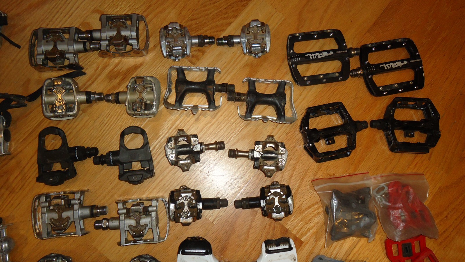 20 Bike Pedal Sets, Some Clipless, Shimano, Time, Look , Mixed Lot