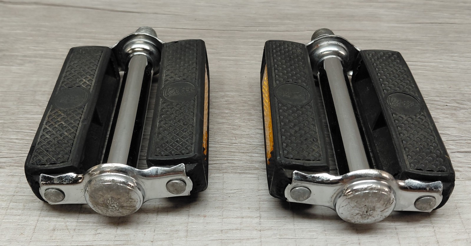 Vintage Raleigh Rubber Block Platform Pedals Black Sports 9/16″ Reflectors